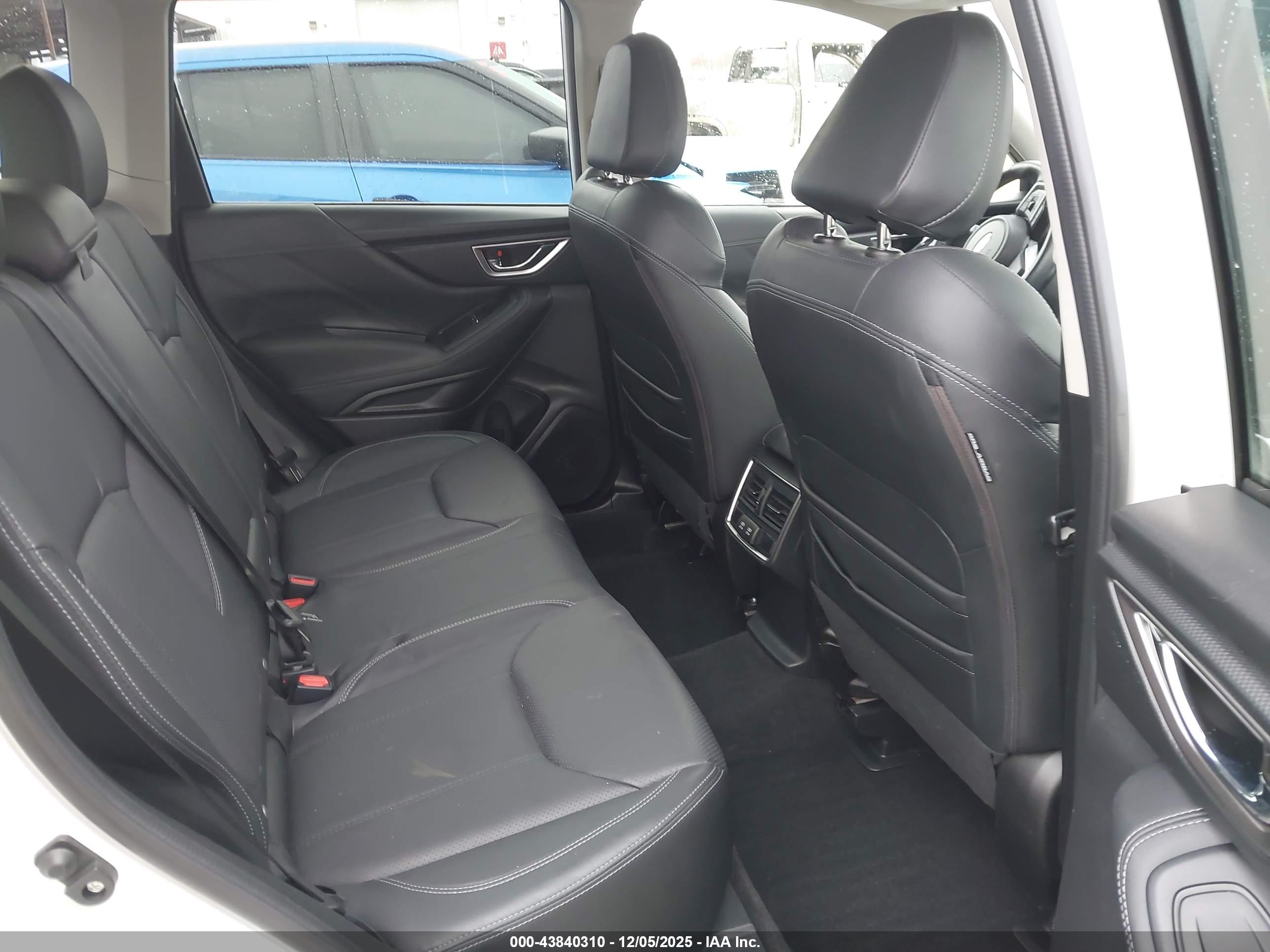 SUBARU FORESTER image 8