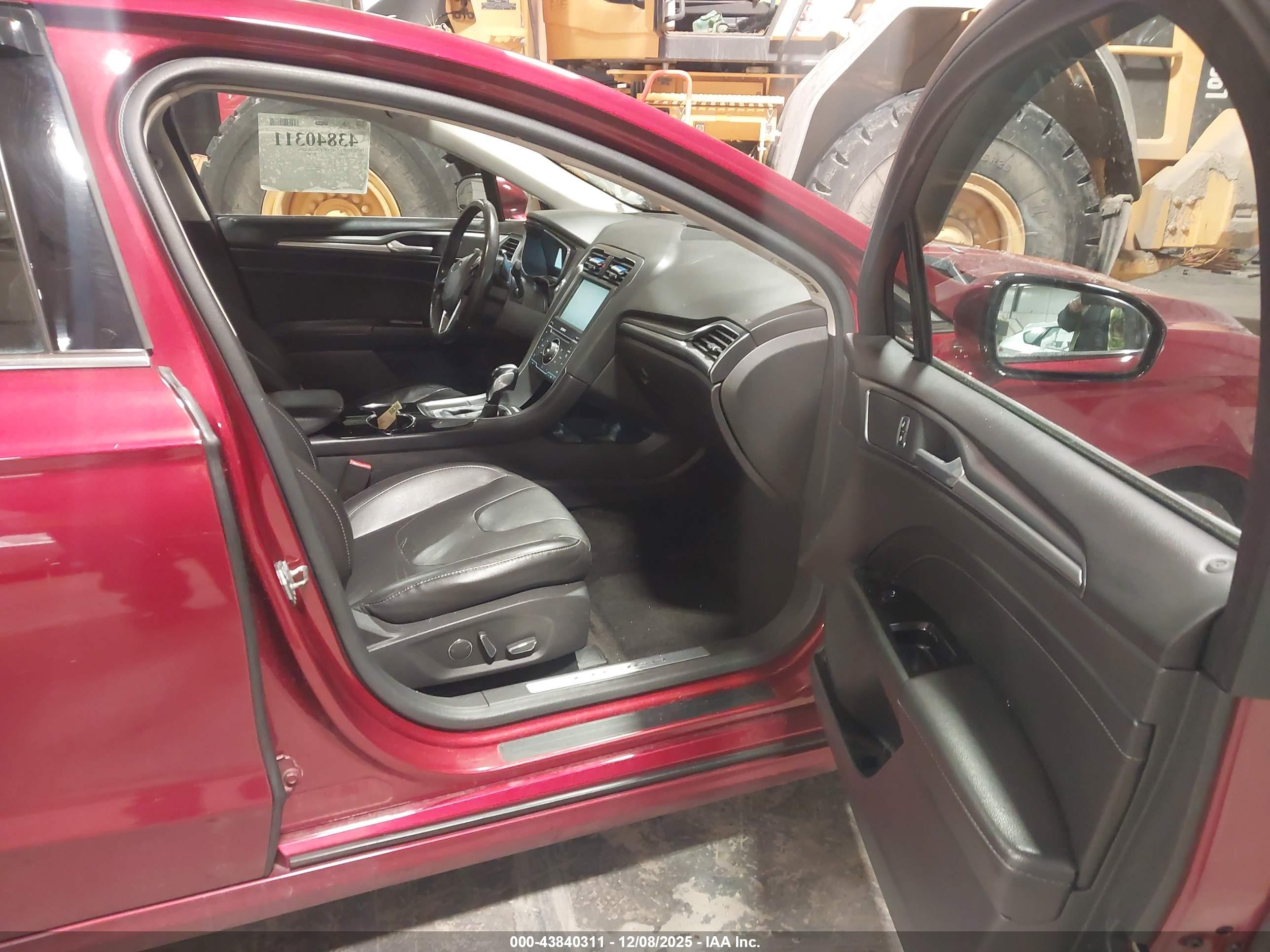 FORD FUSION image 5