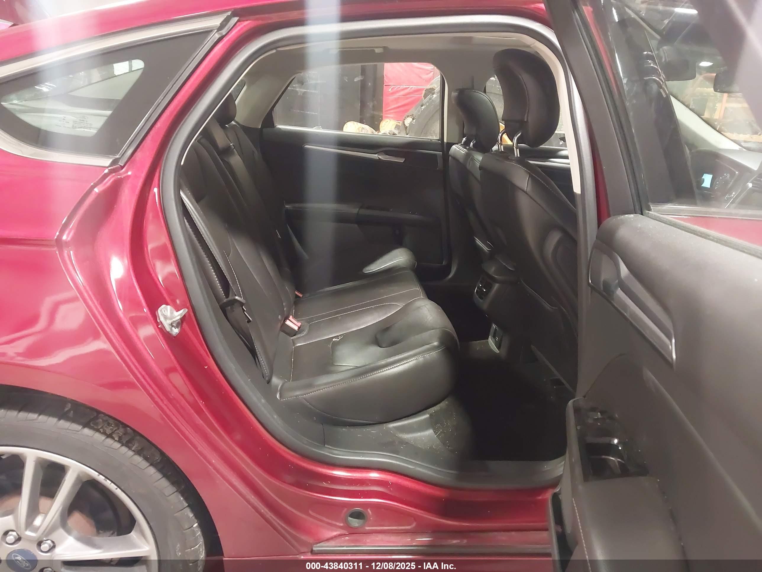 FORD FUSION image 8