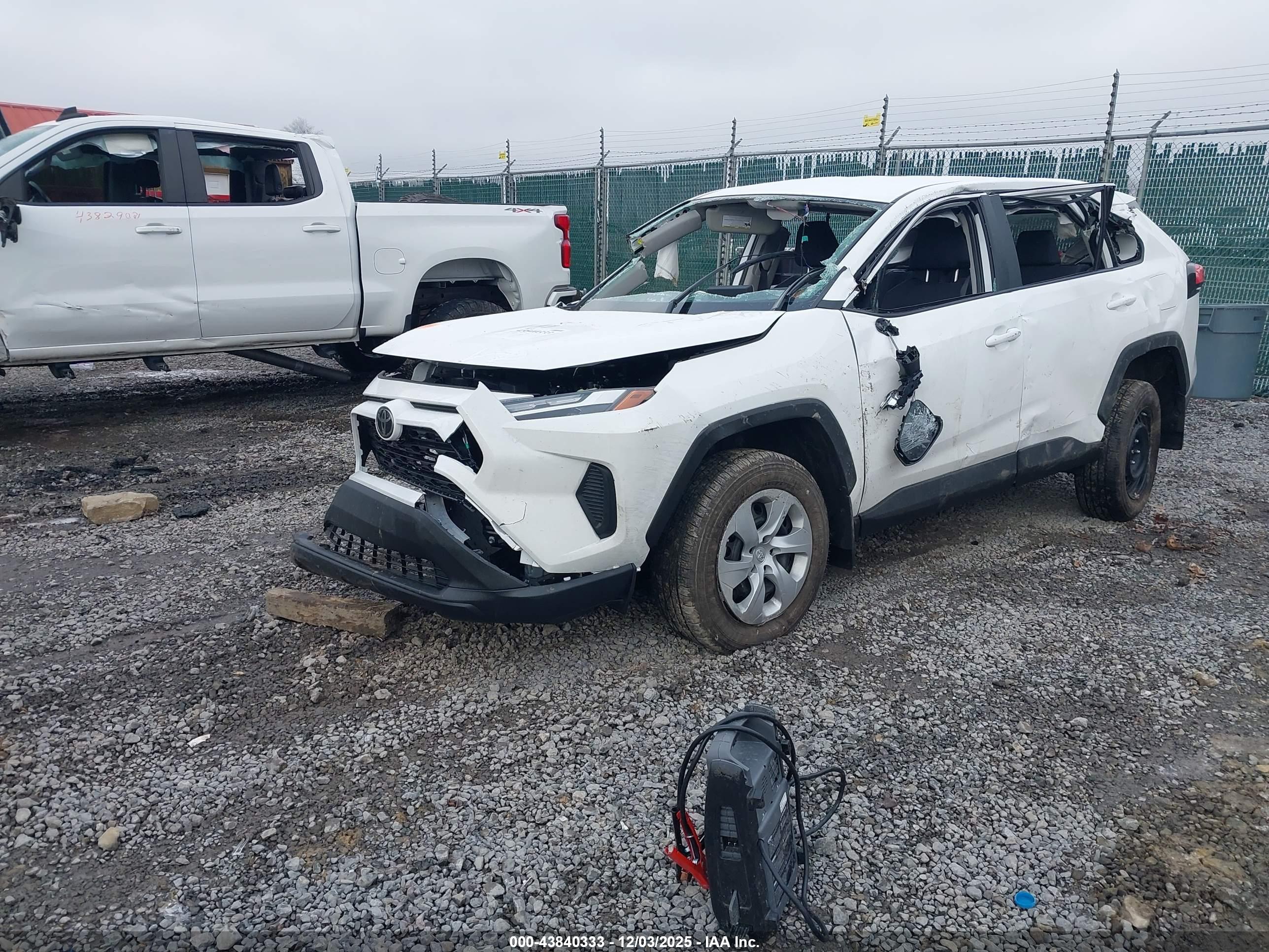 TOYOTA RAV4 image 2