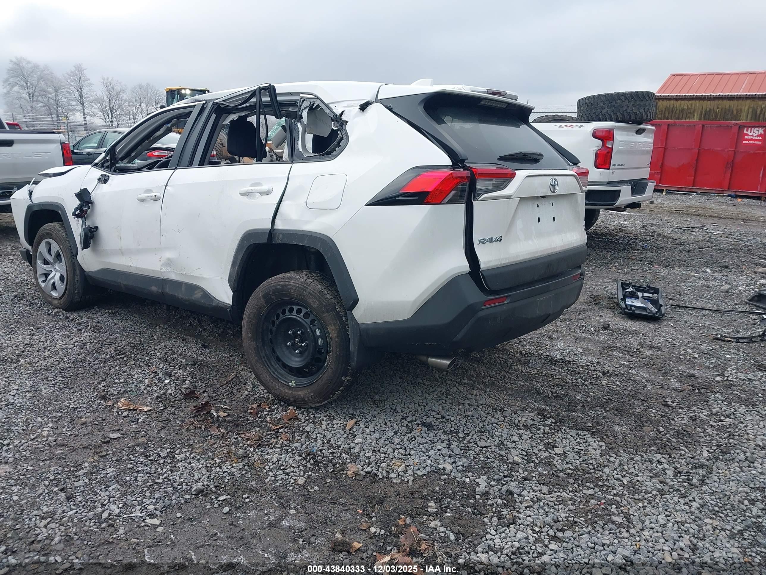 TOYOTA RAV4 image 3