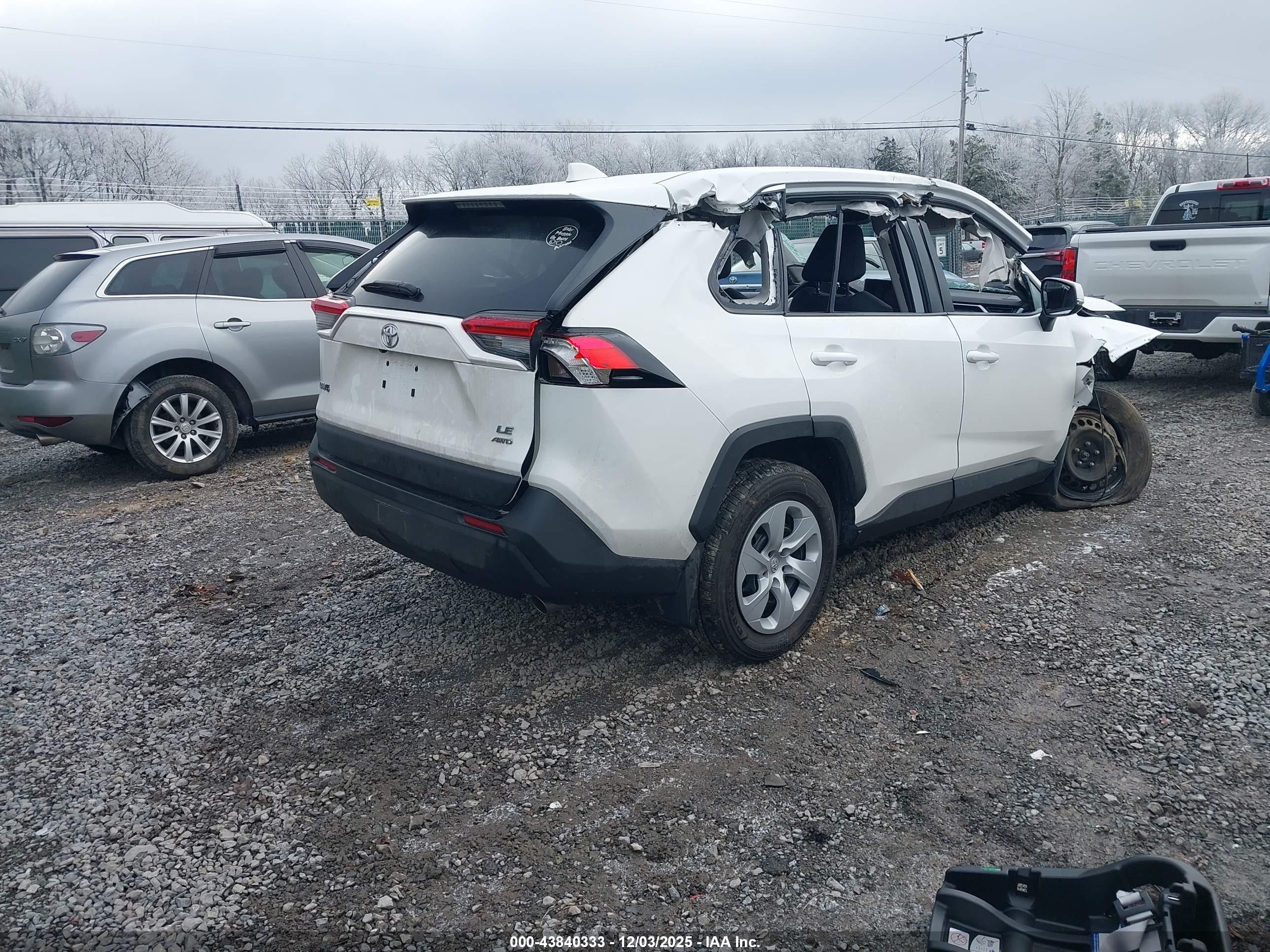 TOYOTA RAV4 image 4