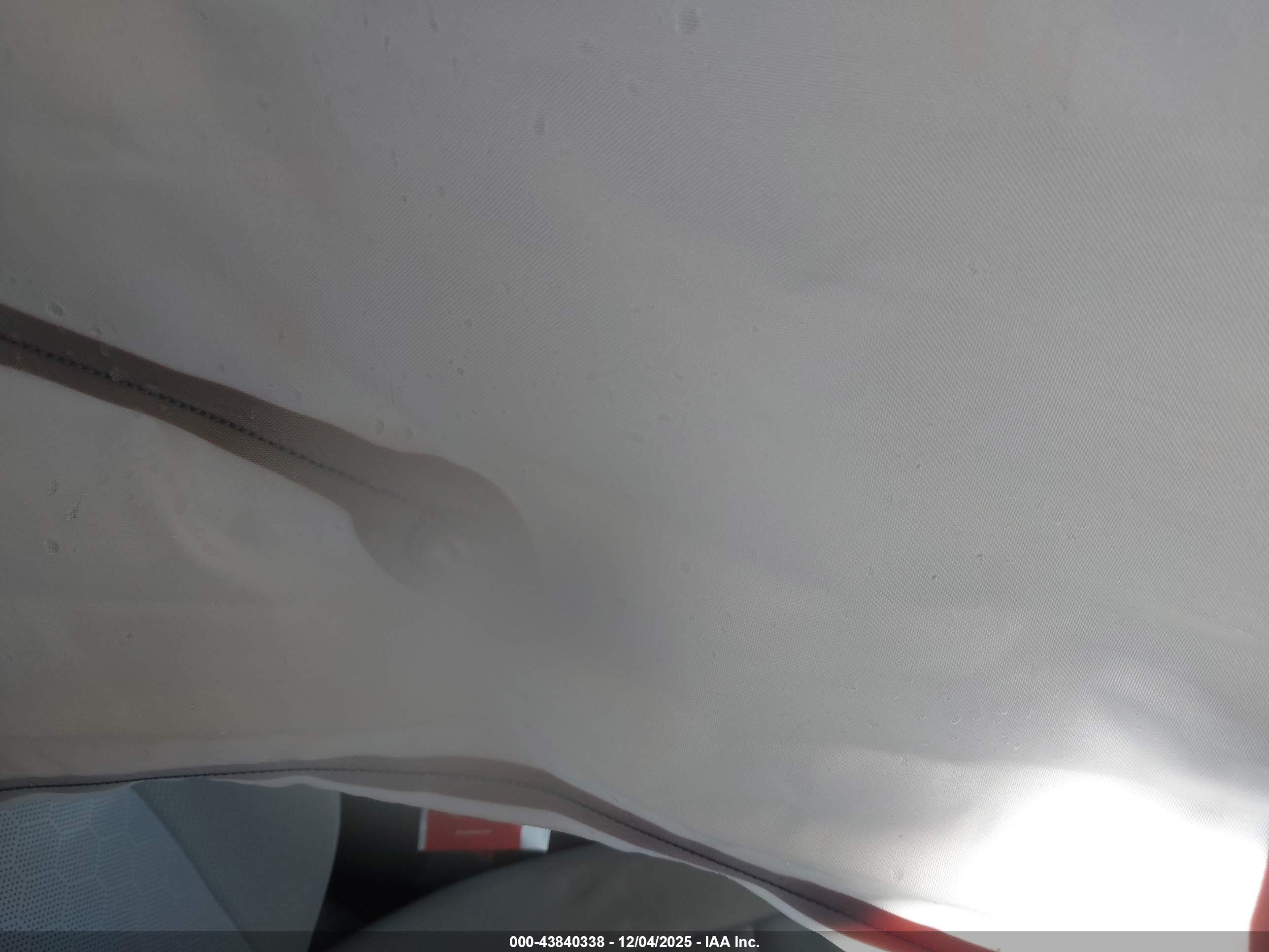 VOLKSWAGEN ID.4 image 5