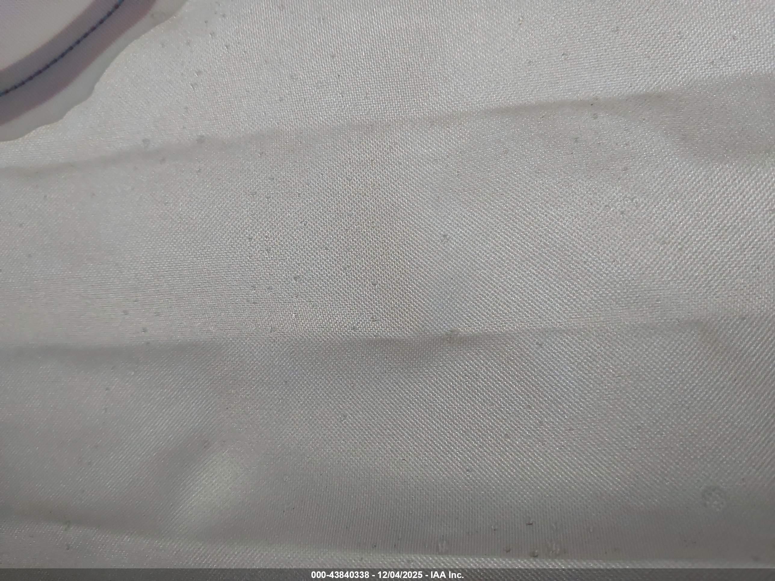 VOLKSWAGEN ID.4 image 8