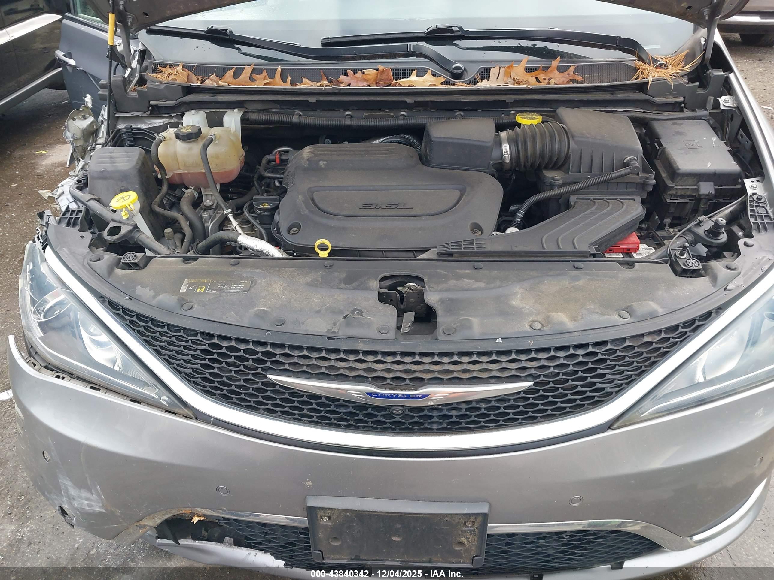 CHRYSLER PACIFICA image 10