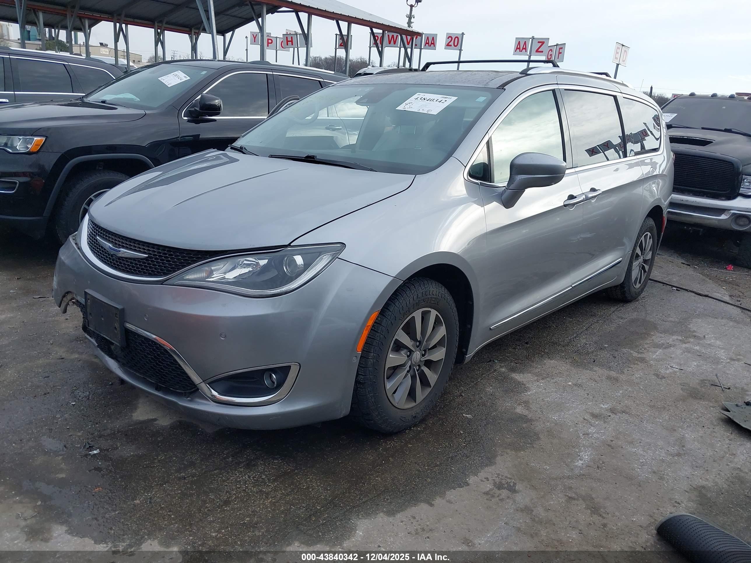 CHRYSLER PACIFICA image 2