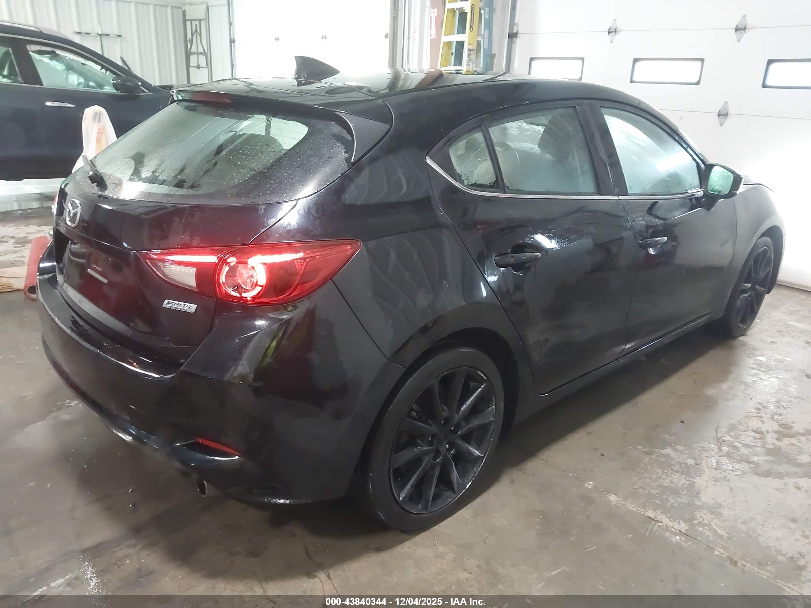 MAZDA MAZDA3 image 4