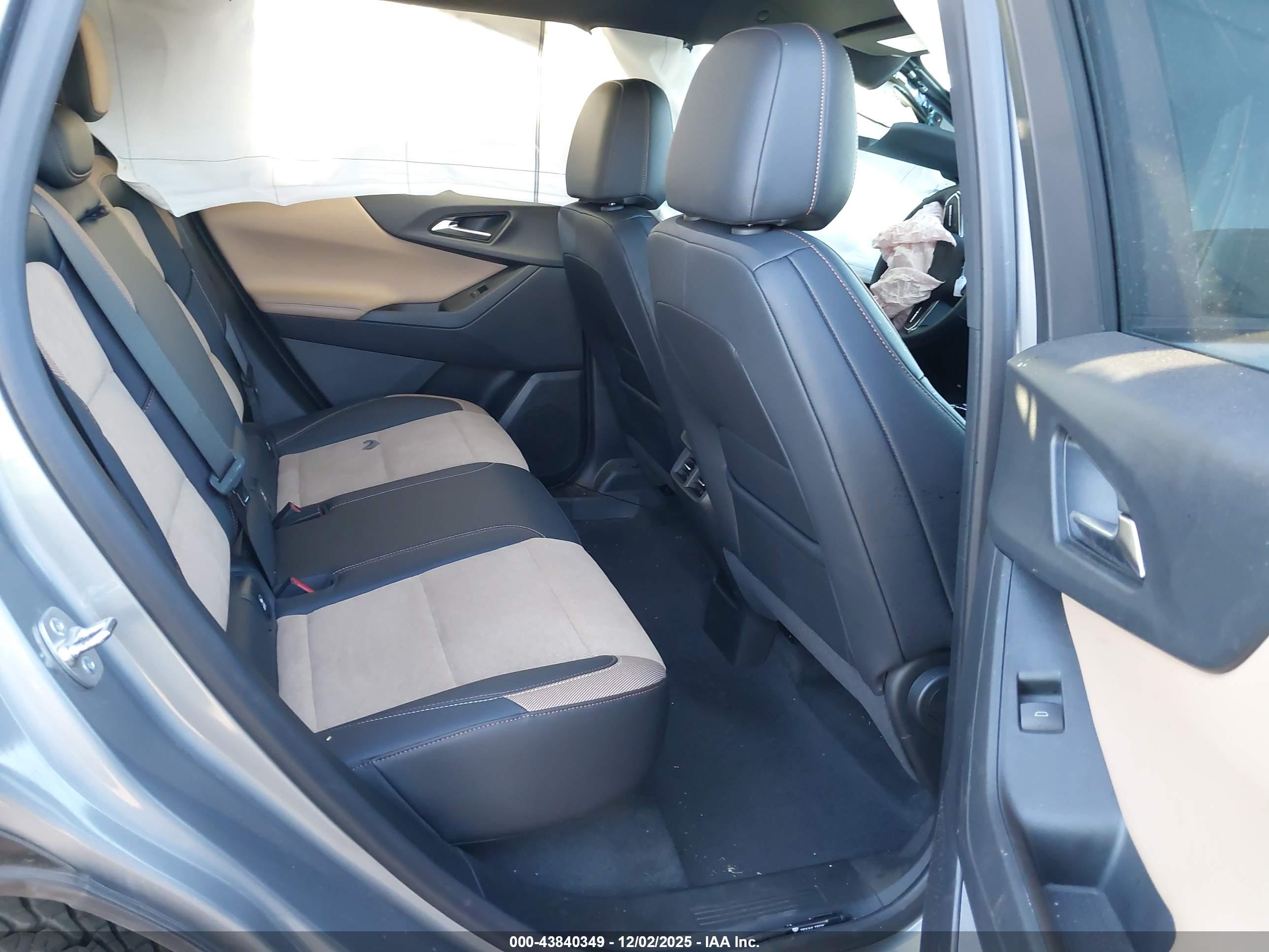 CHEVROLET EQUINOX image 8