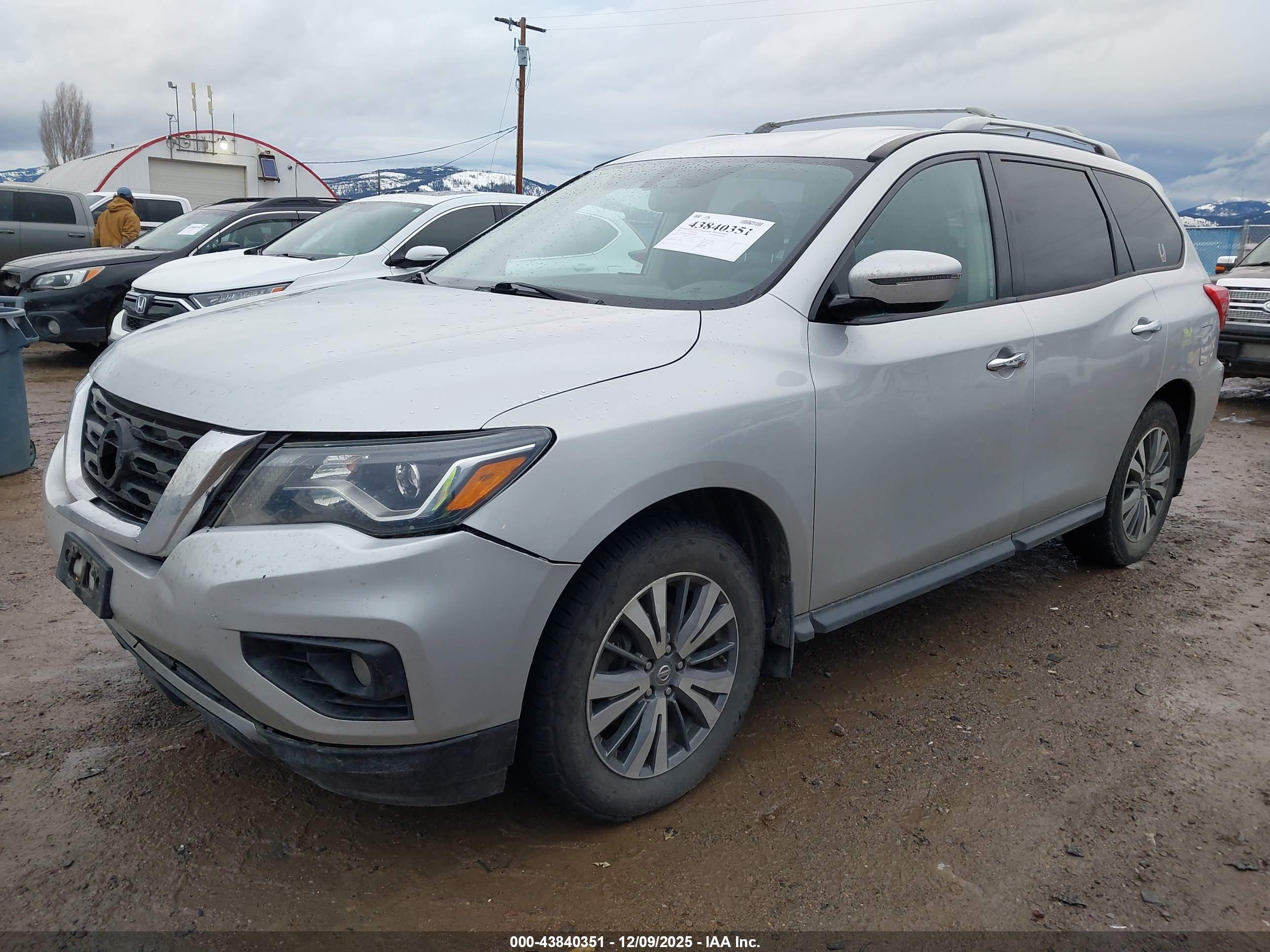 NISSAN PATHFINDER image 2