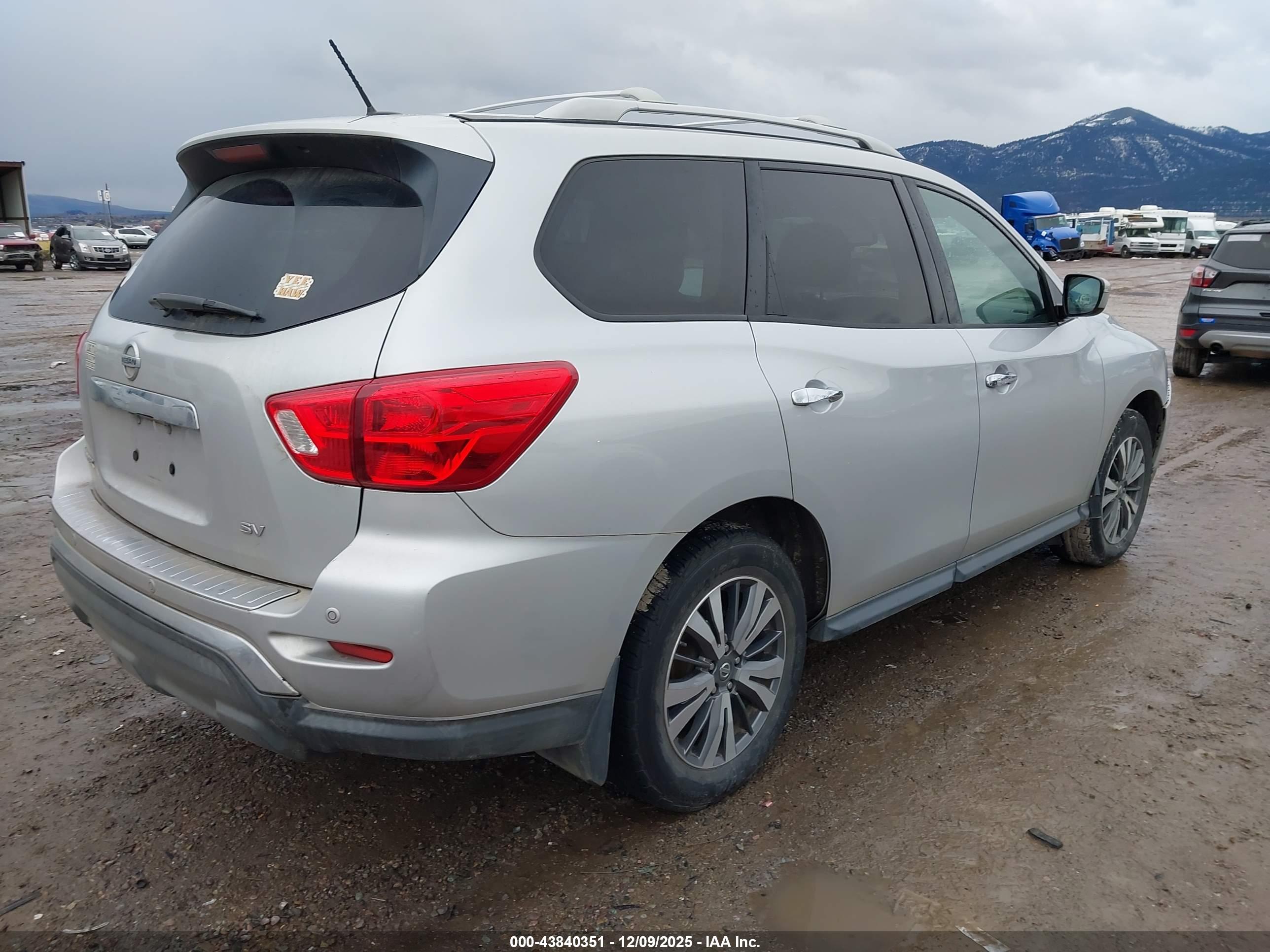 NISSAN PATHFINDER image 4