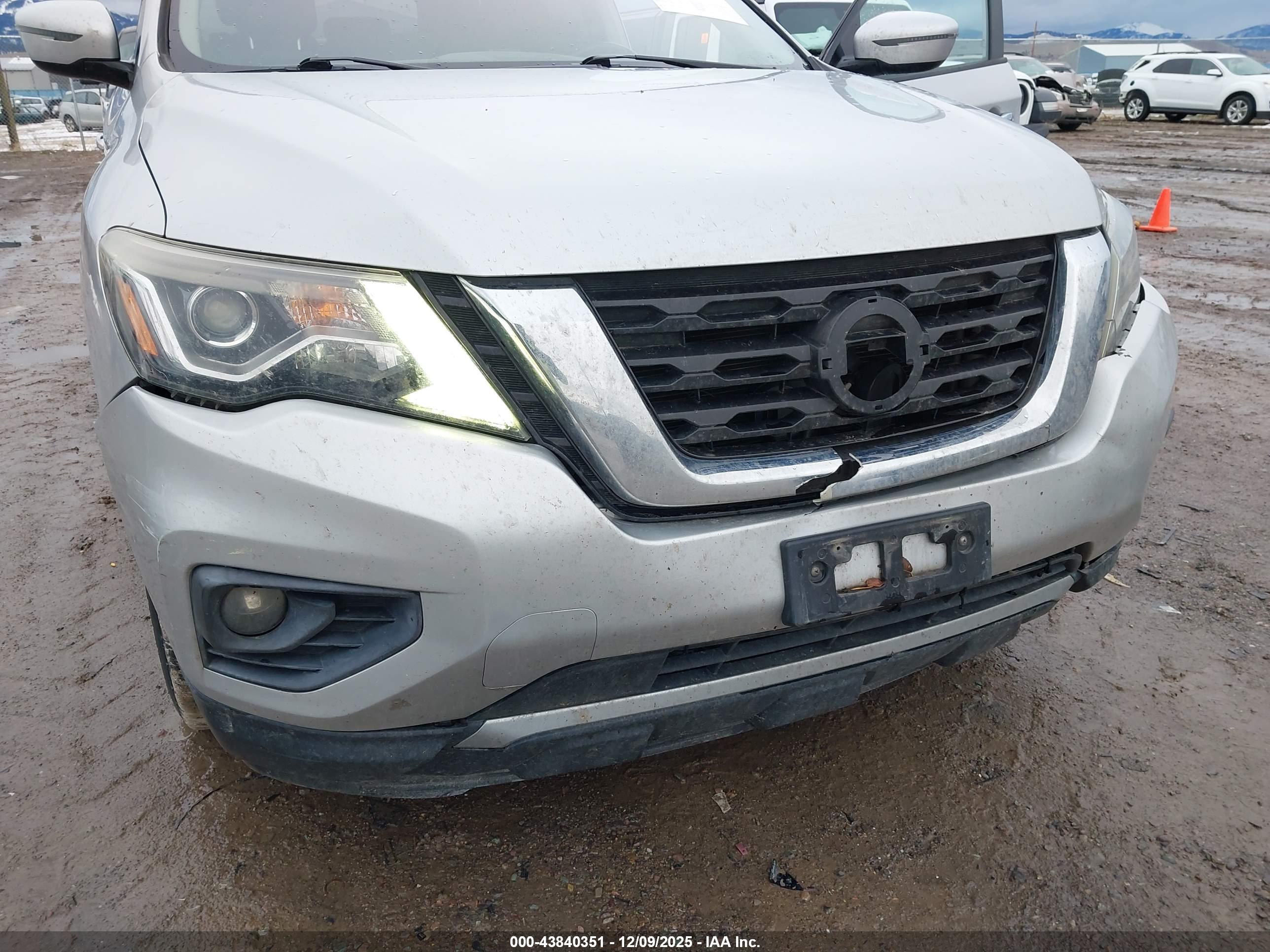 NISSAN PATHFINDER image 6