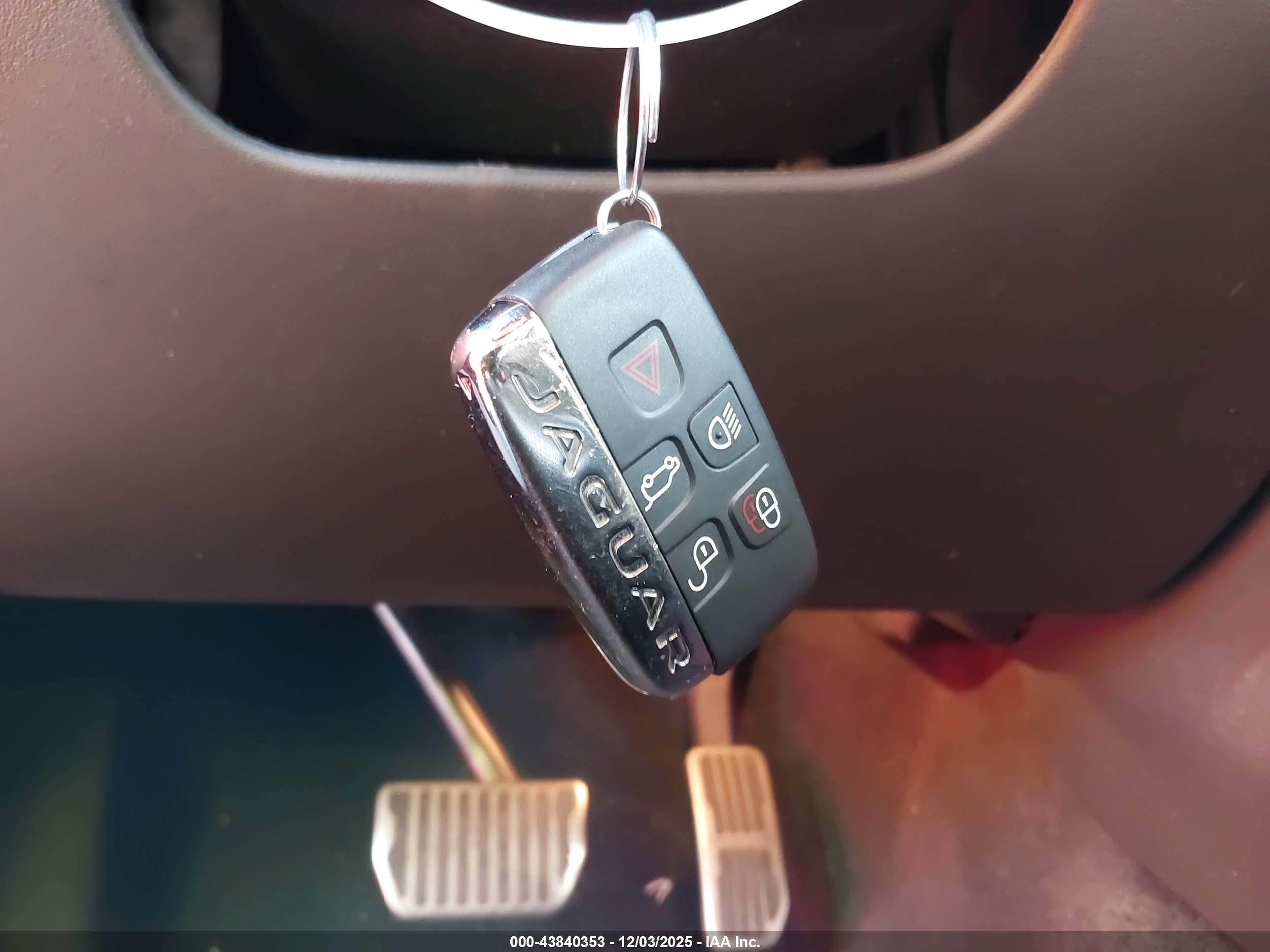 JAGUAR F-PACE image 11