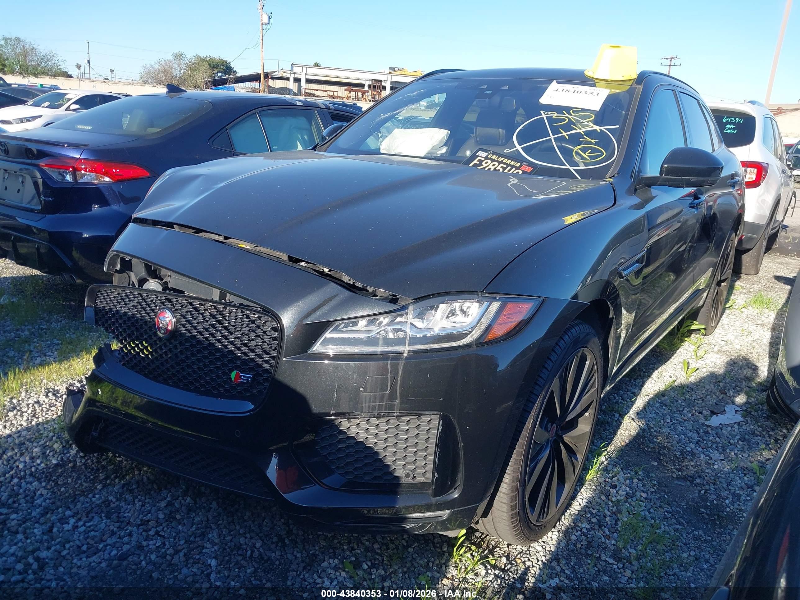 JAGUAR F-PACE image 2