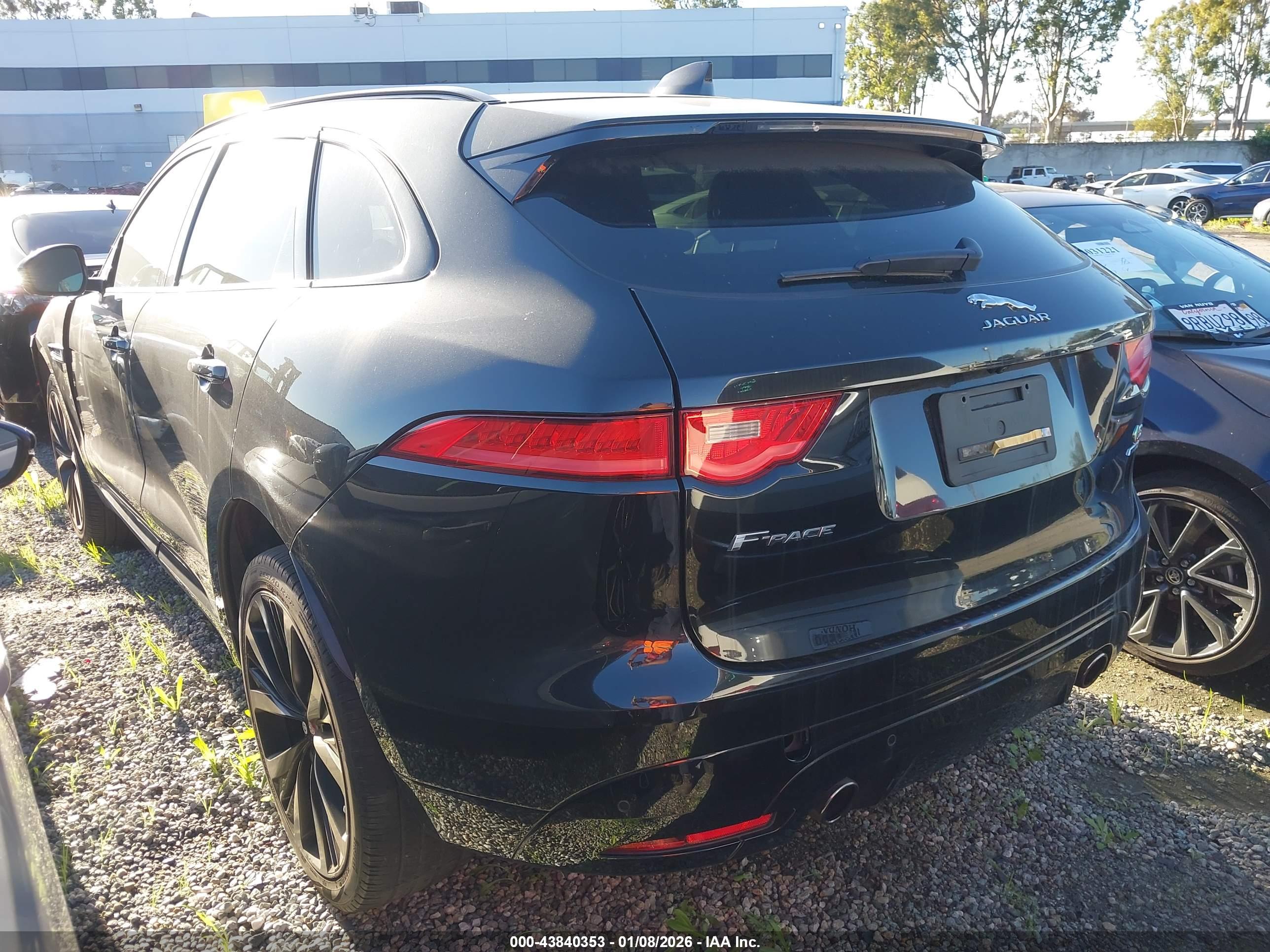 JAGUAR F-PACE image 3