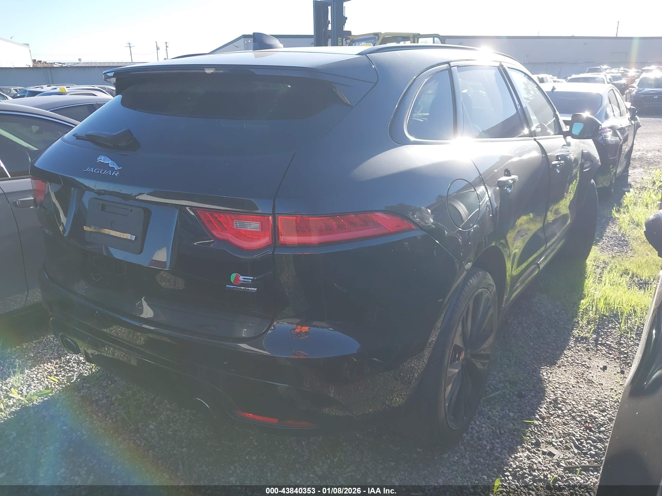 JAGUAR F-PACE image 4