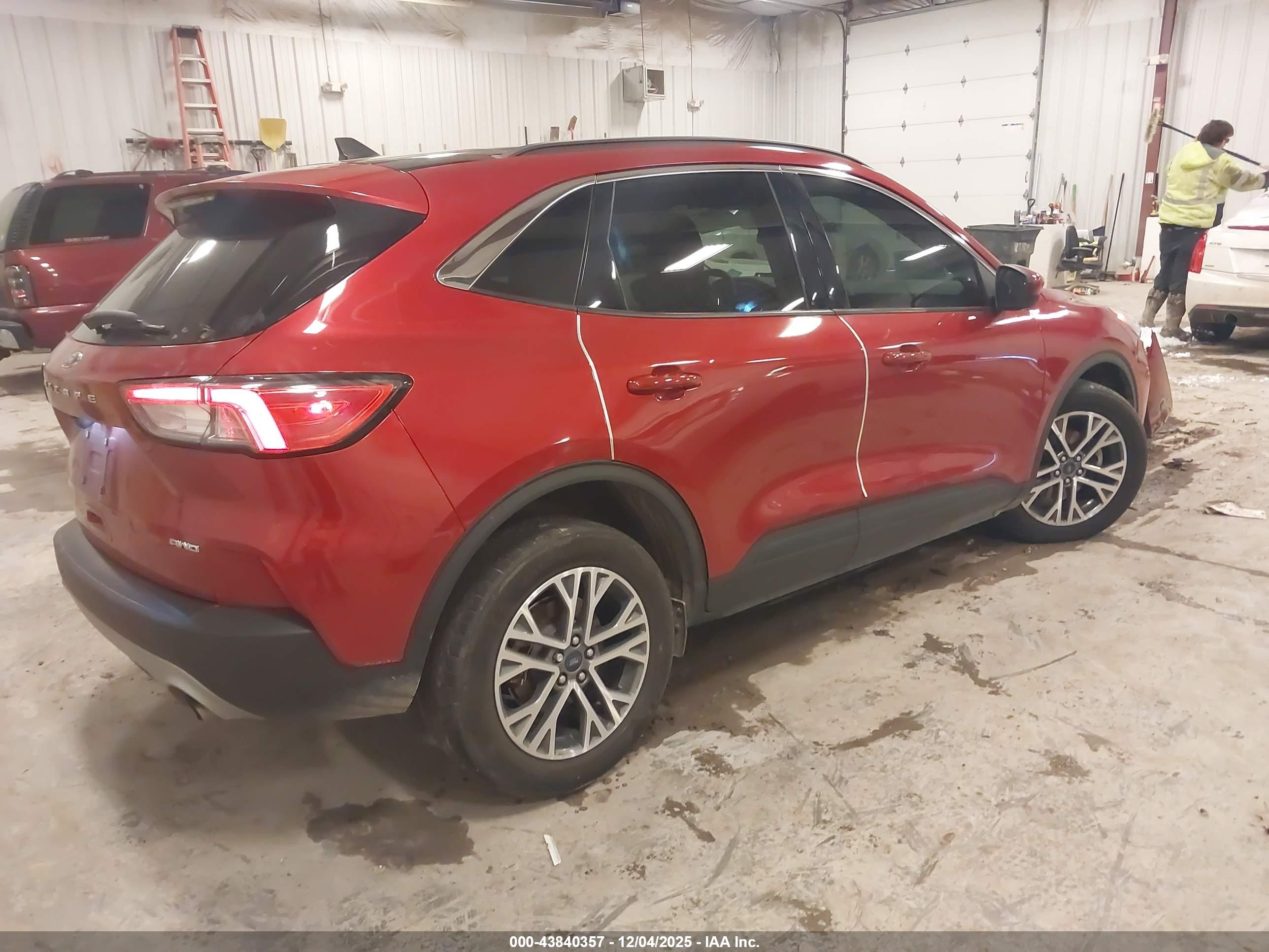 FORD ESCAPE image 4