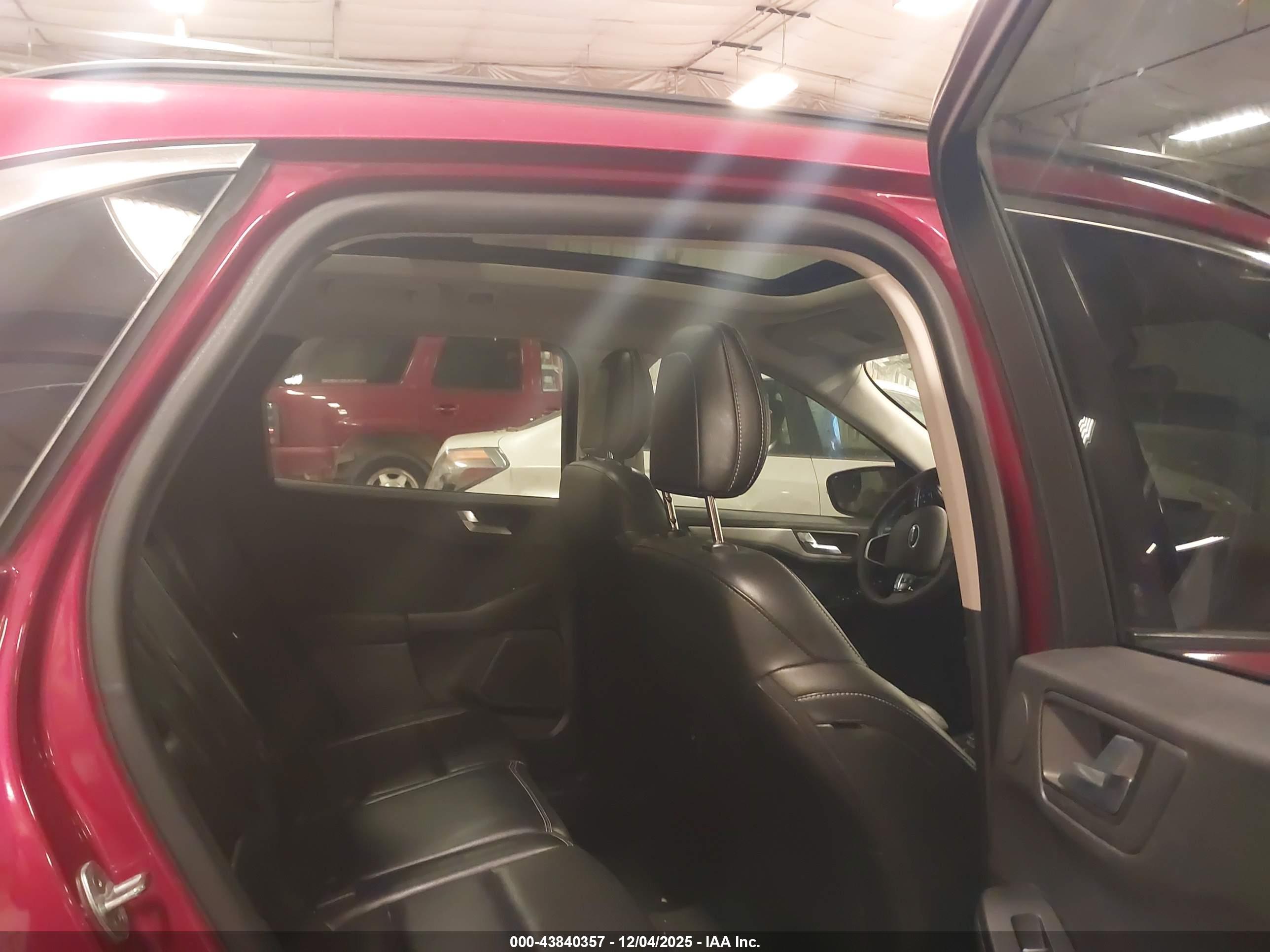 FORD ESCAPE image 8