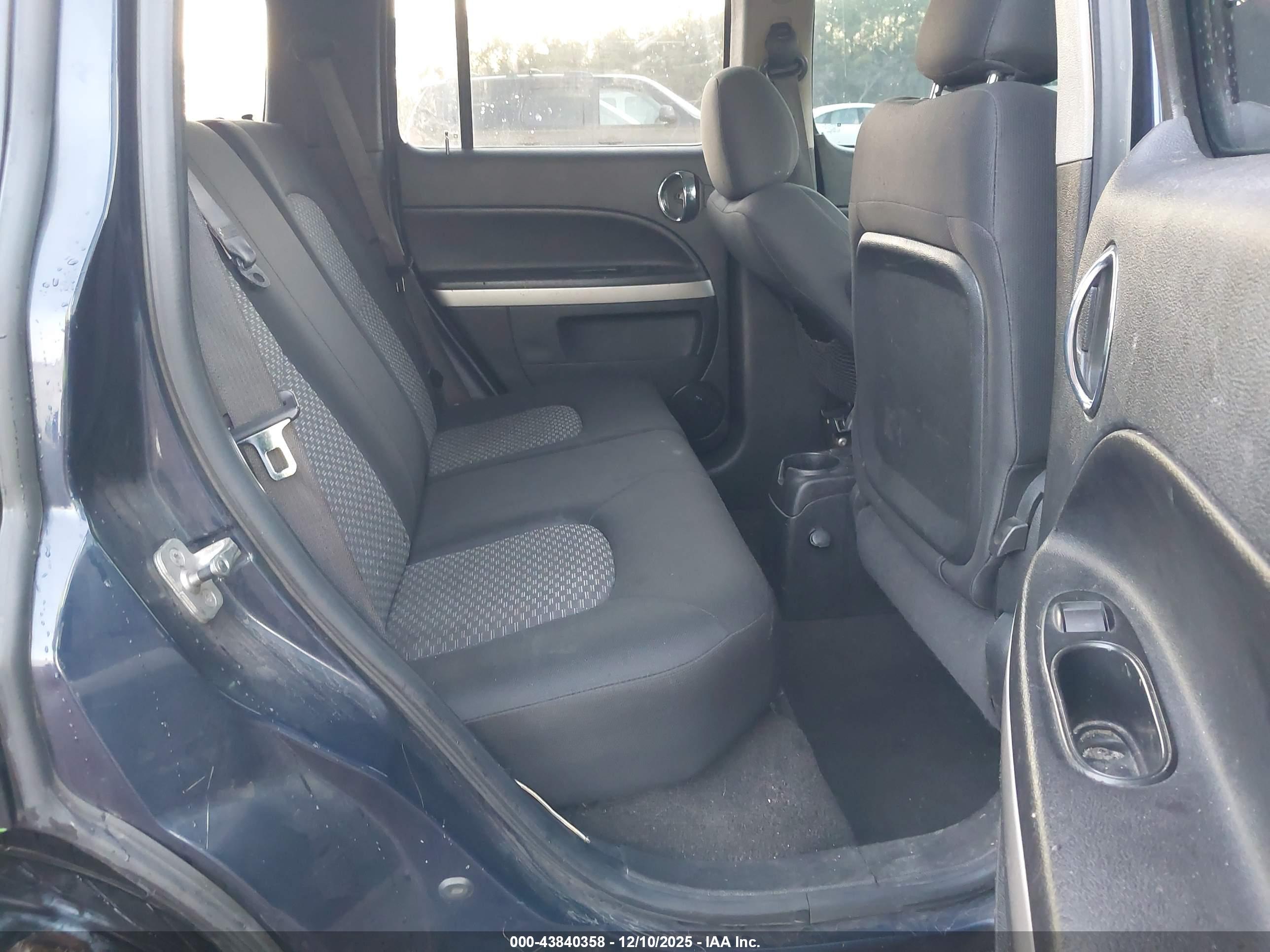 CHEVROLET HHR image 8