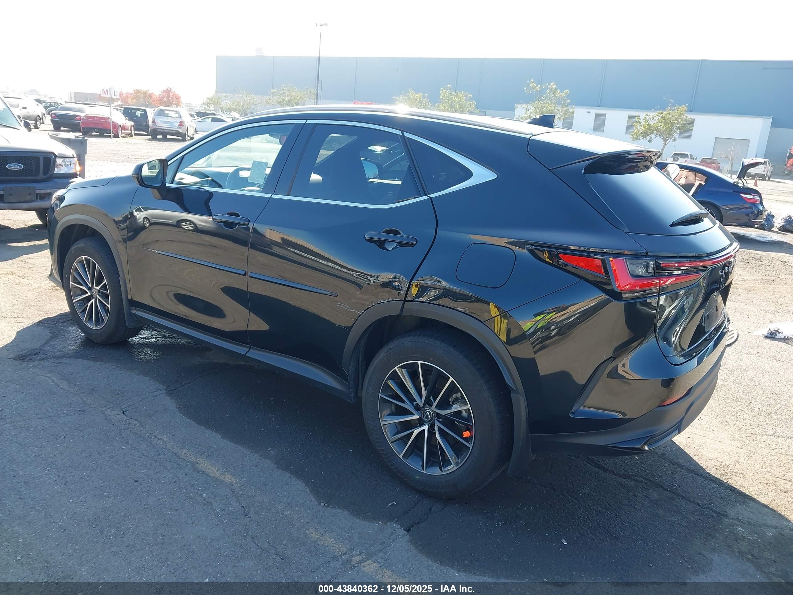 LEXUS NX image 3