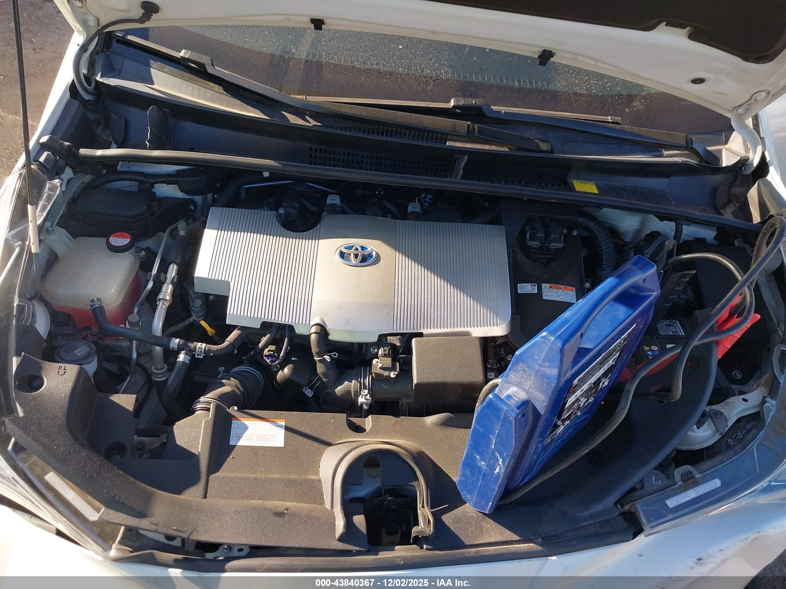 TOYOTA PRIUS image 10