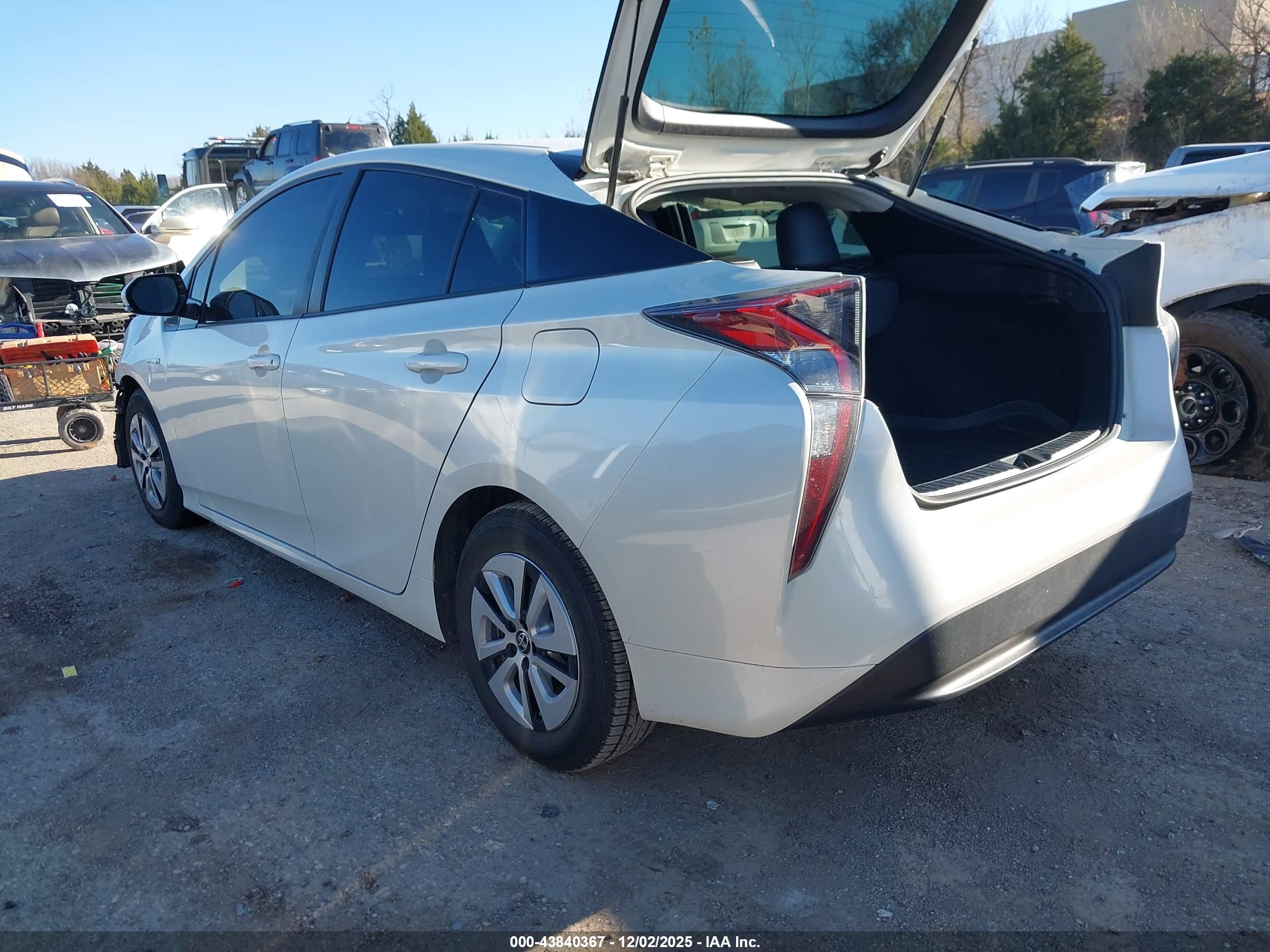 TOYOTA PRIUS image 3