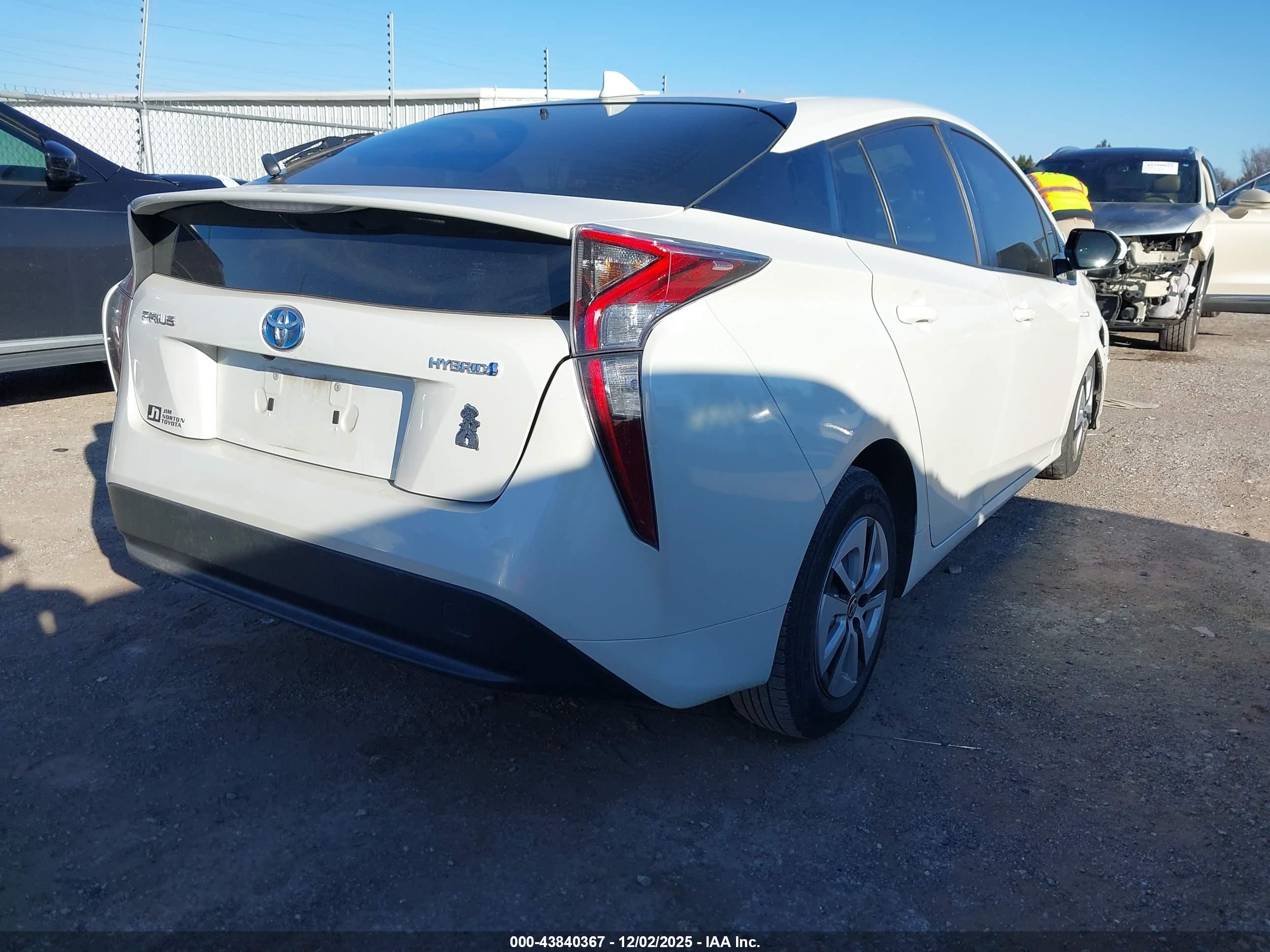 TOYOTA PRIUS image 4