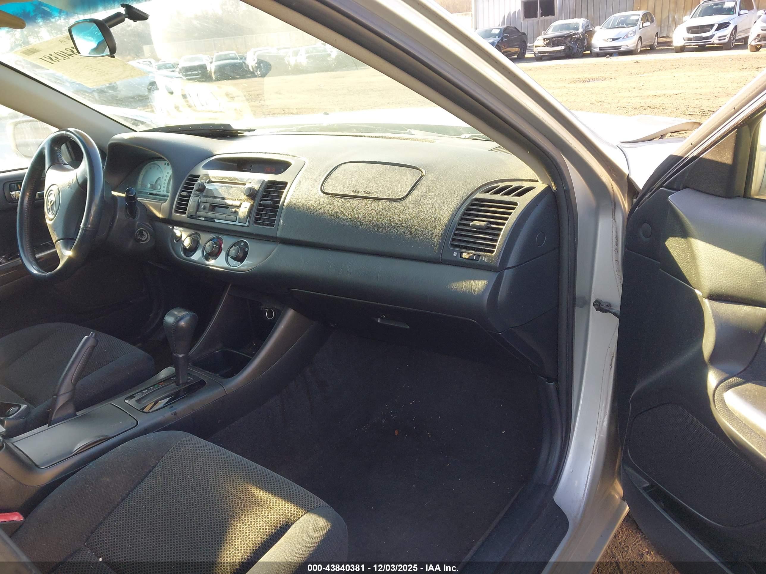 TOYOTA CAMRY image 5