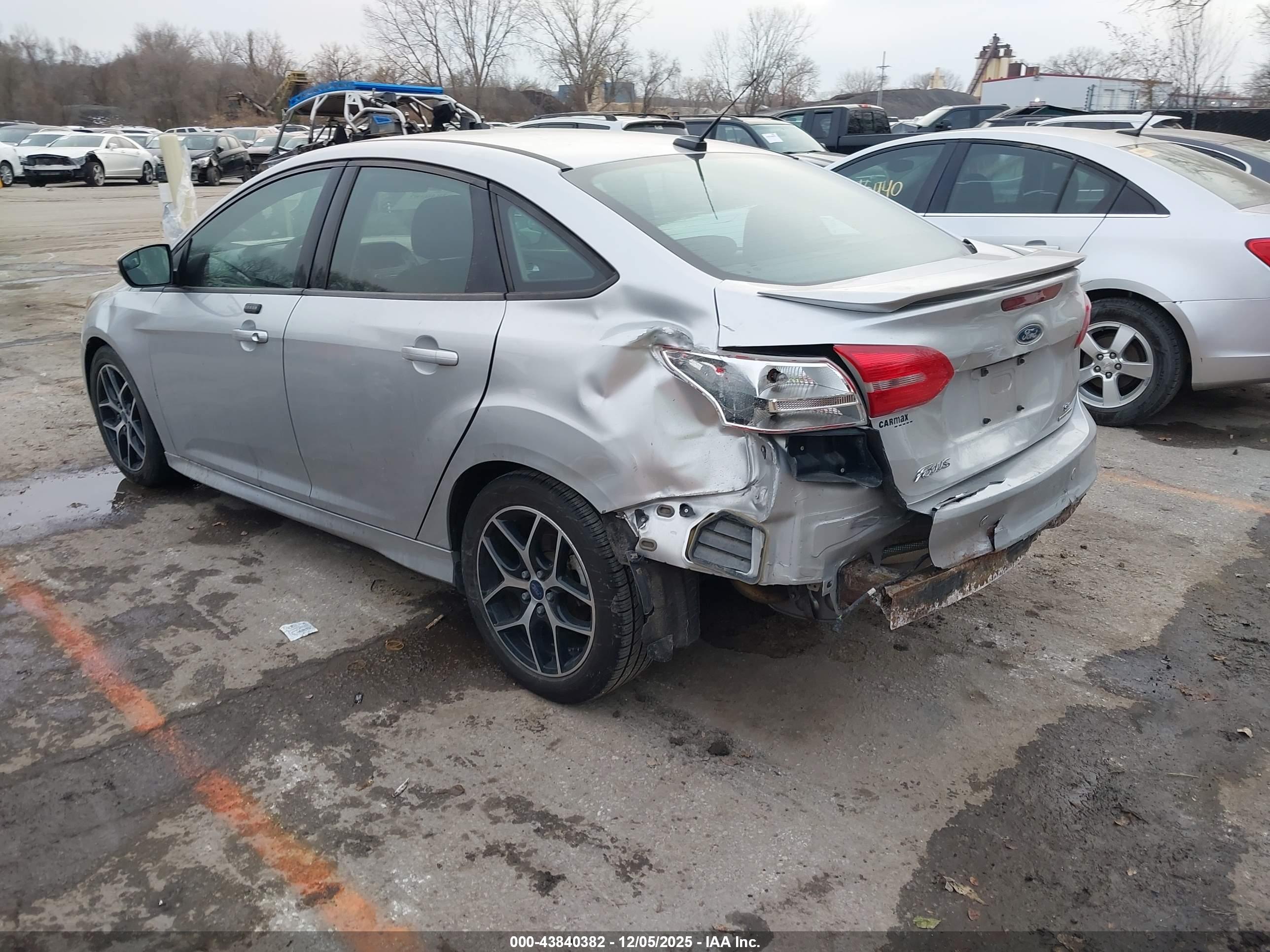 FORD FOCUS image 3