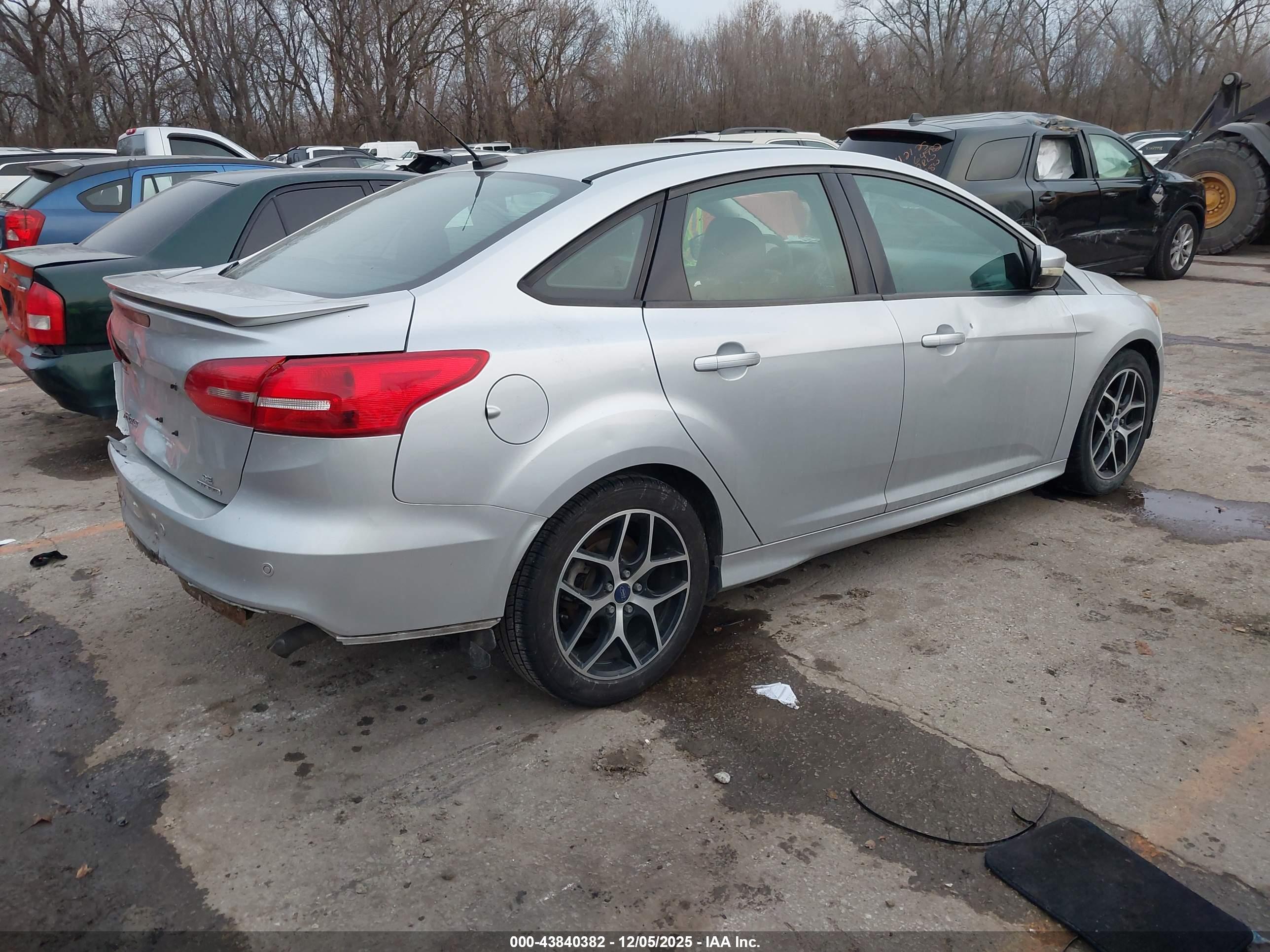 FORD FOCUS image 4