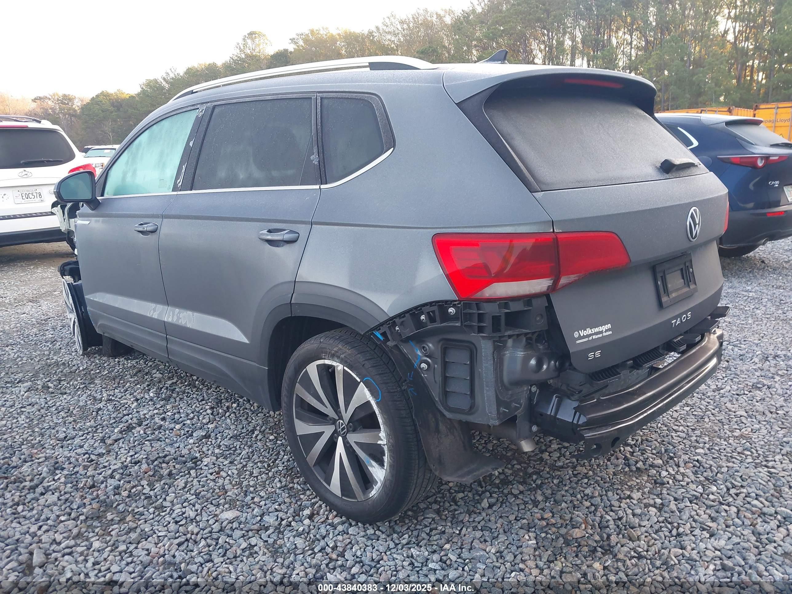 VOLKSWAGEN TAOS image 3