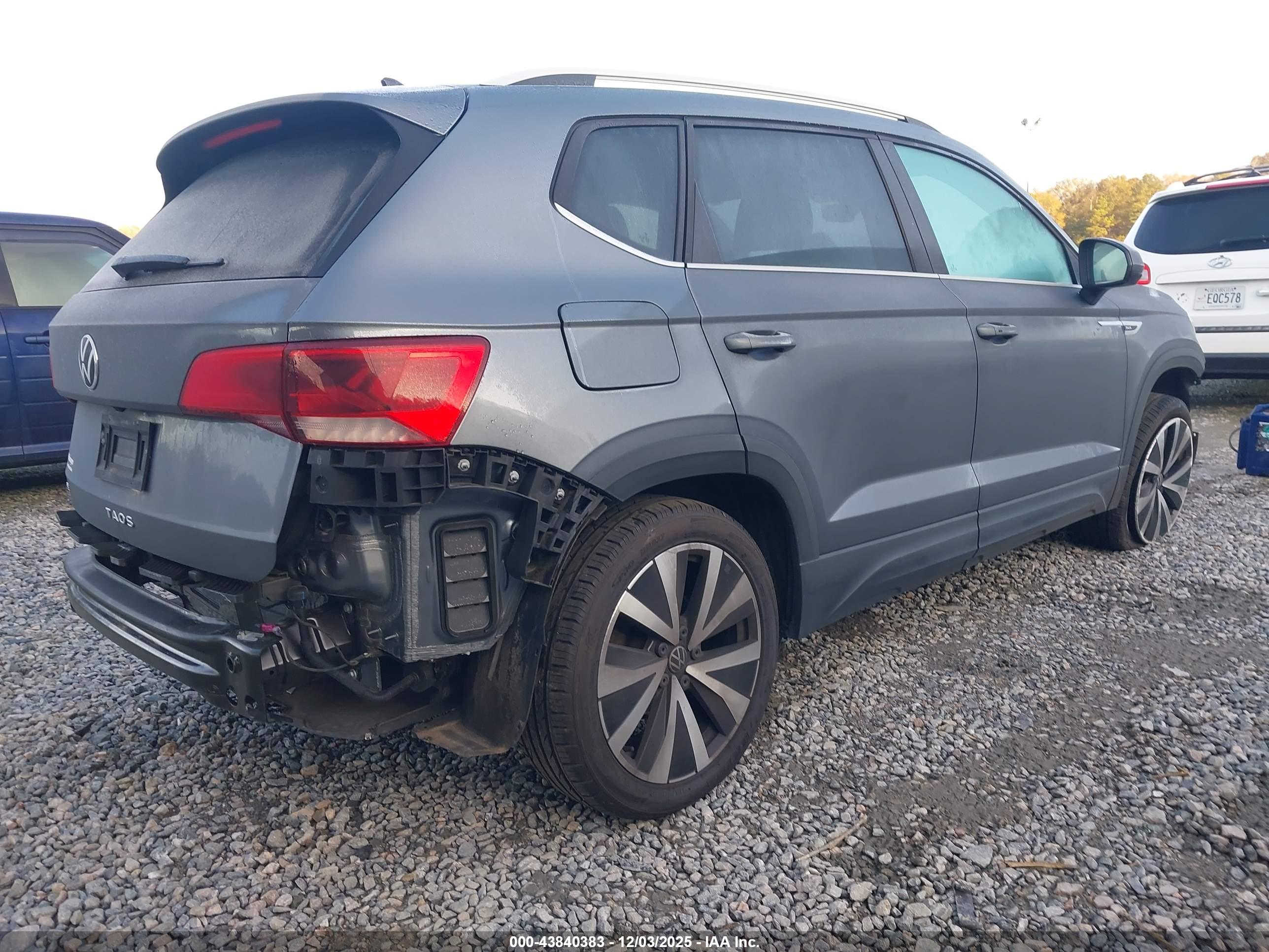VOLKSWAGEN TAOS image 4