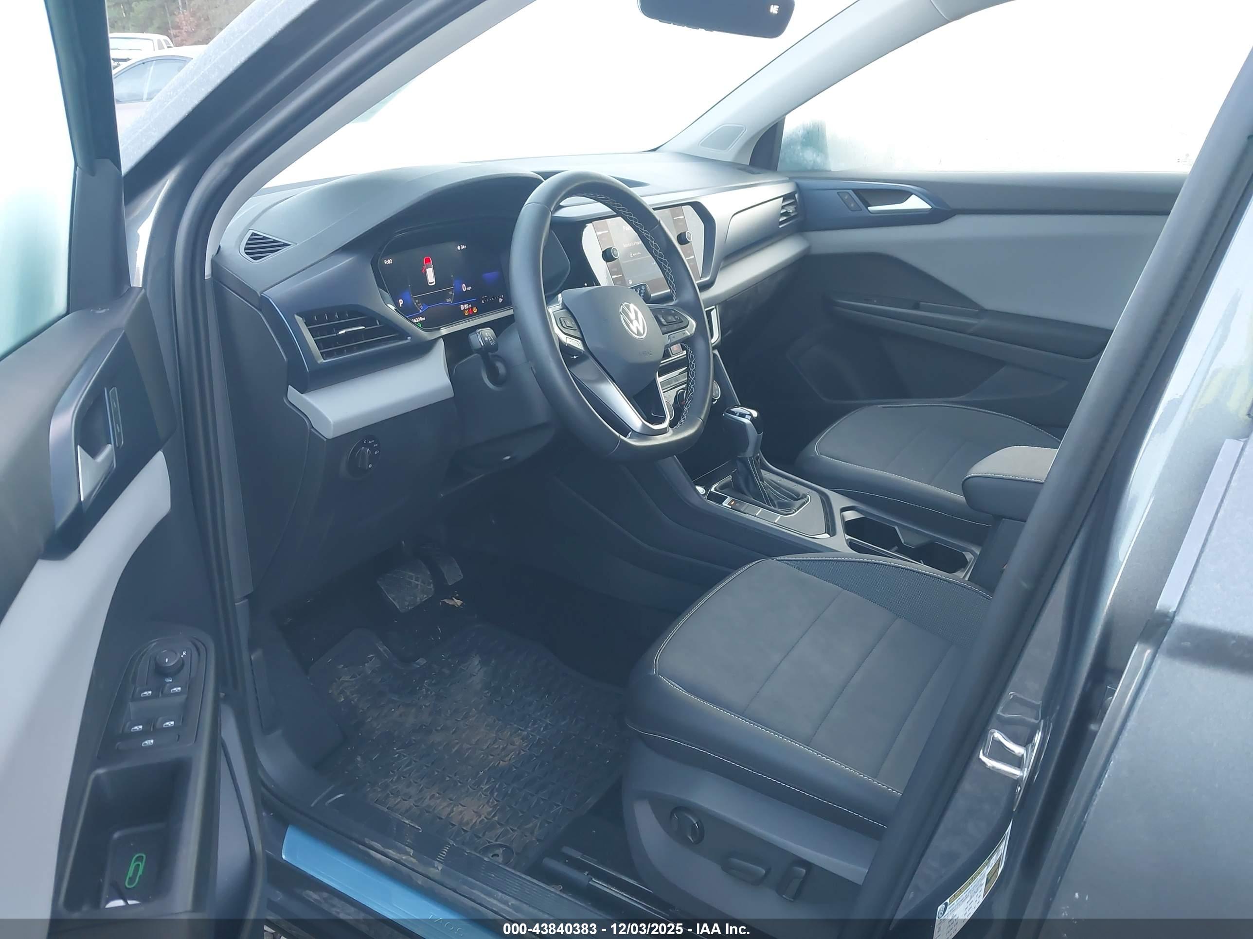 VOLKSWAGEN TAOS image 5