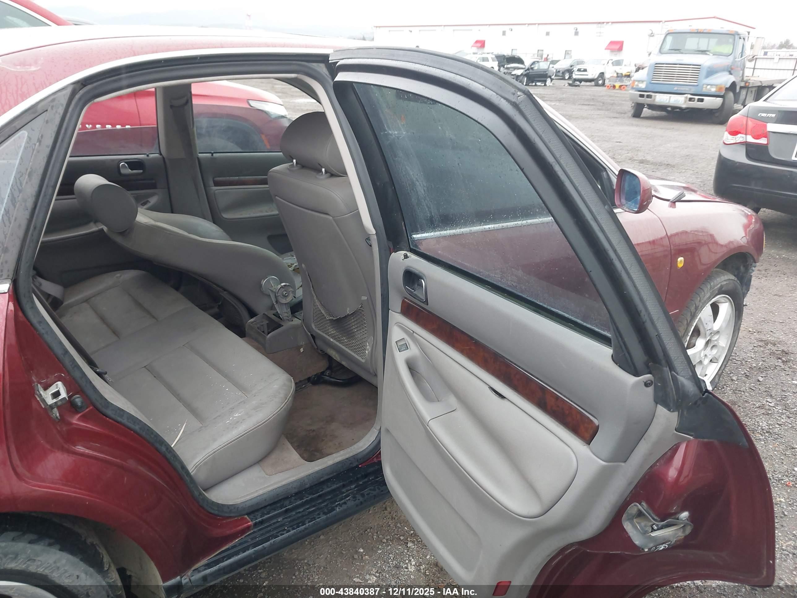 AUDI A4 image 8