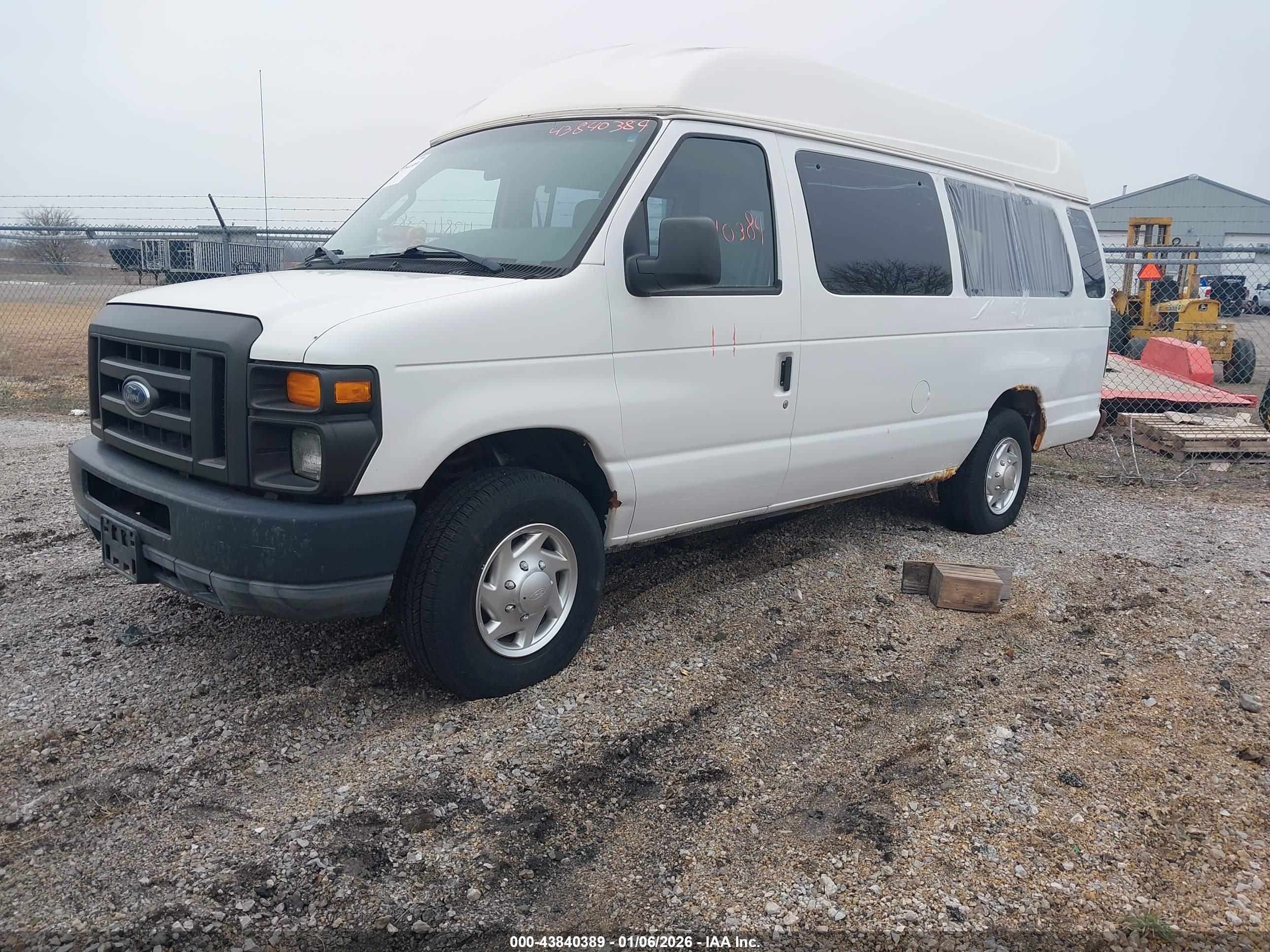 FORD E-250 image 2