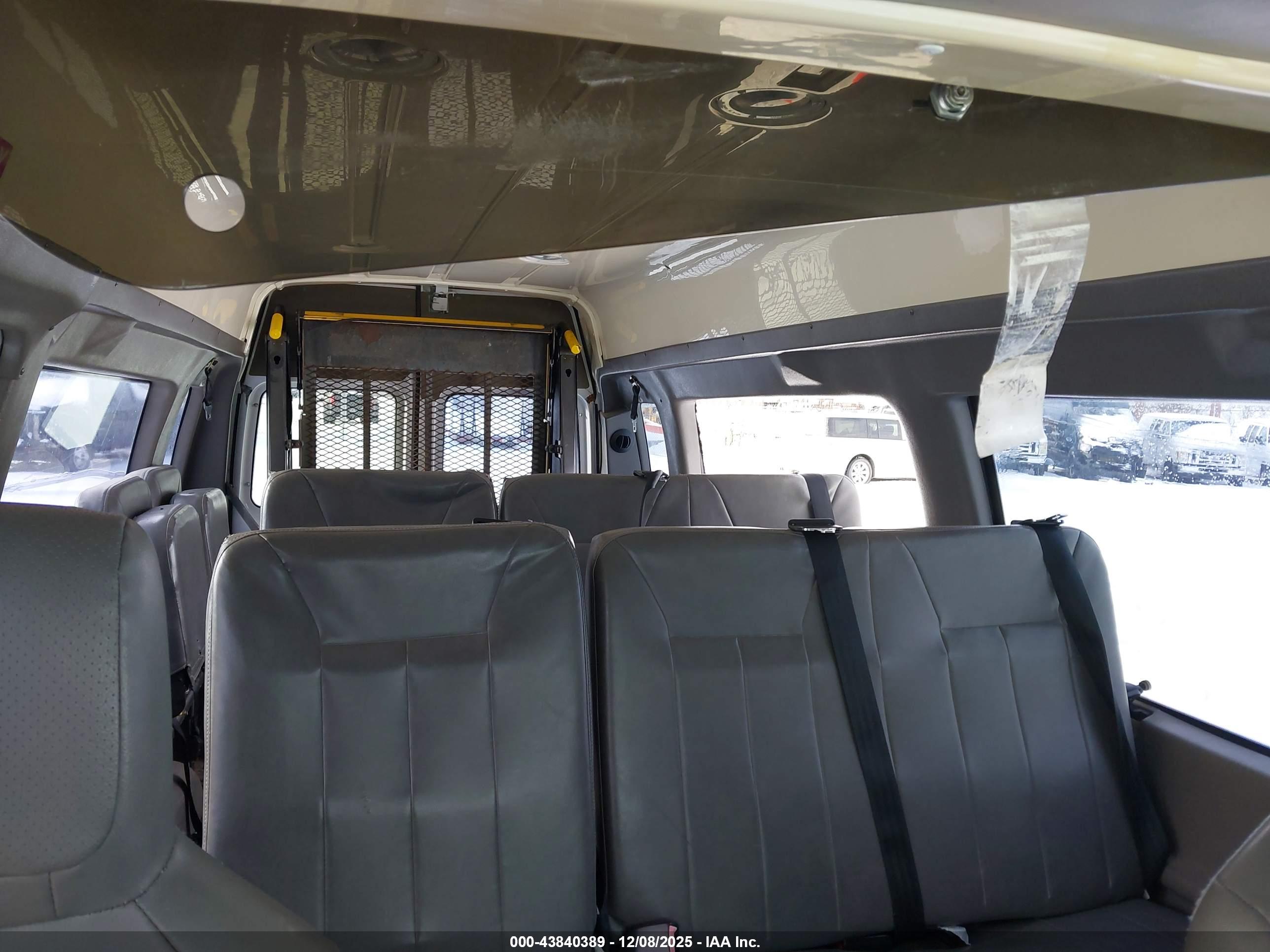FORD E-250 image 8