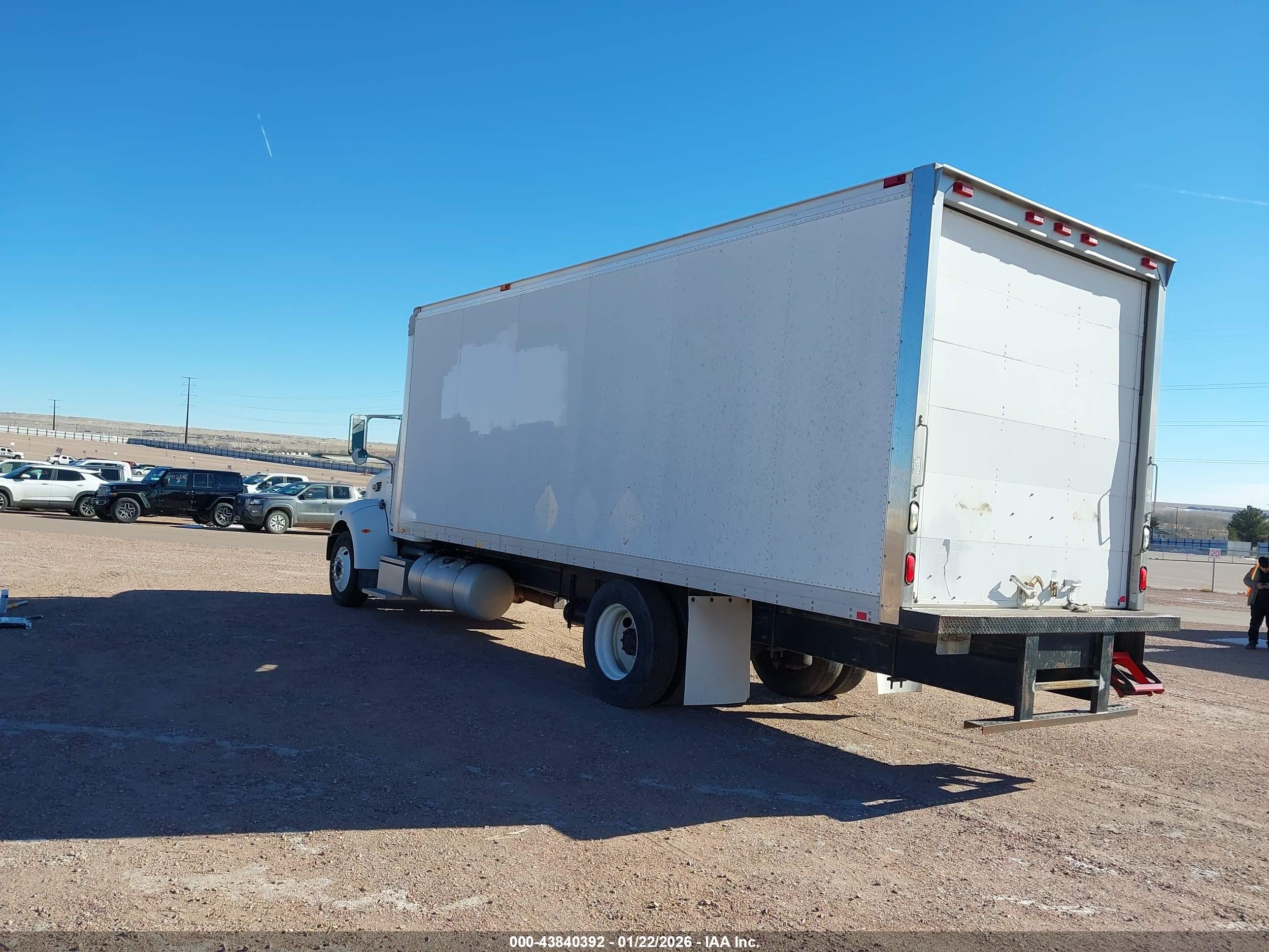 PETERBILT 335 image 3