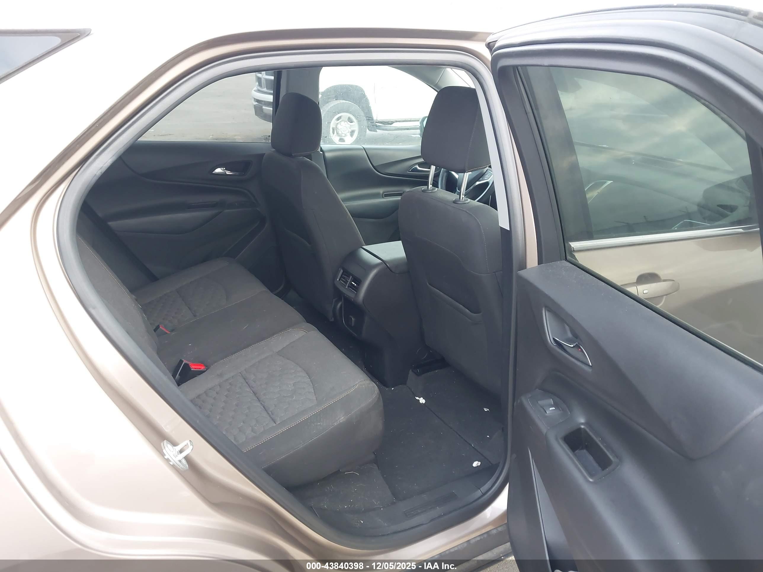 CHEVROLET EQUINOX image 8
