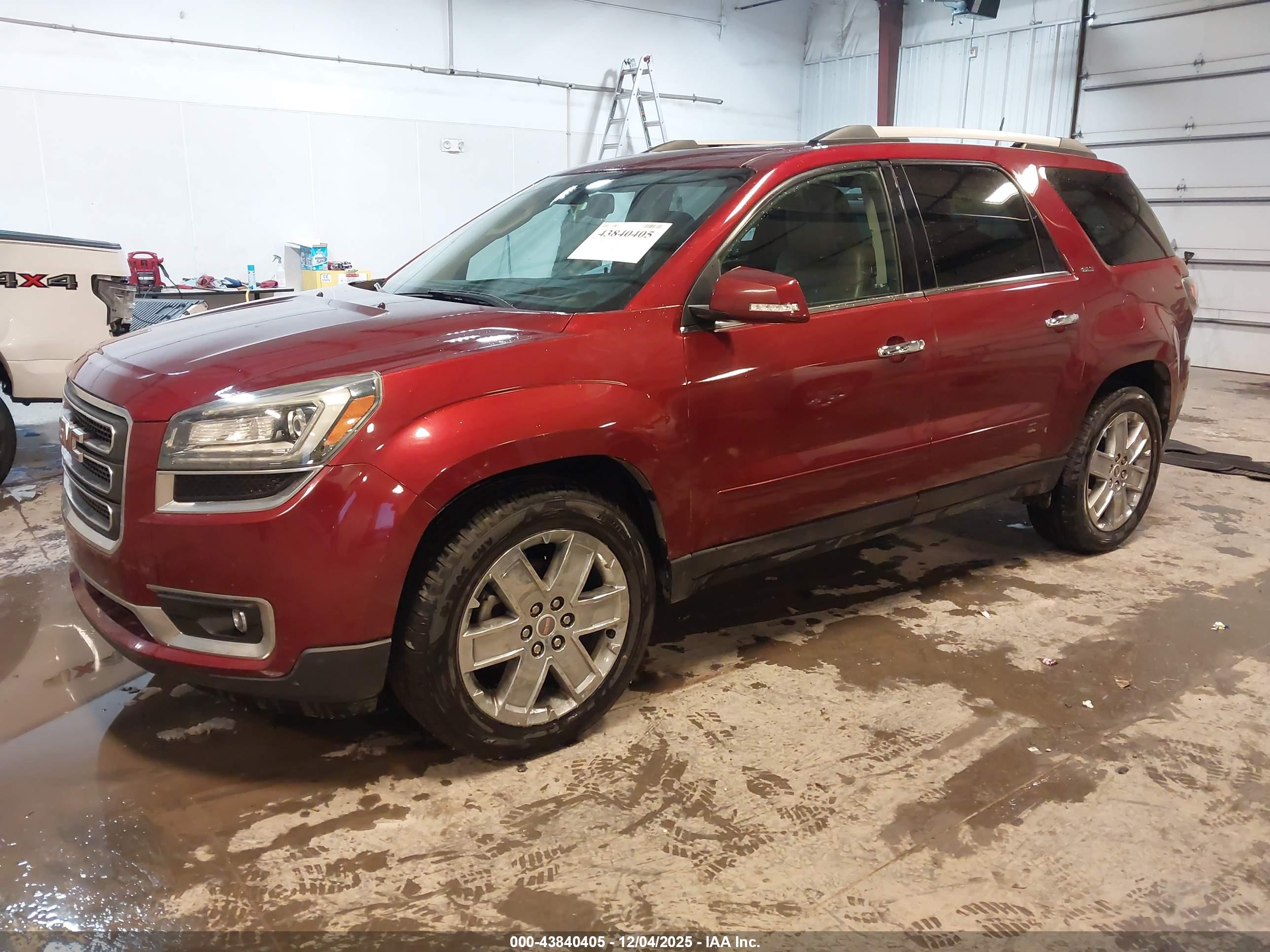 GMC ACADIA image 2