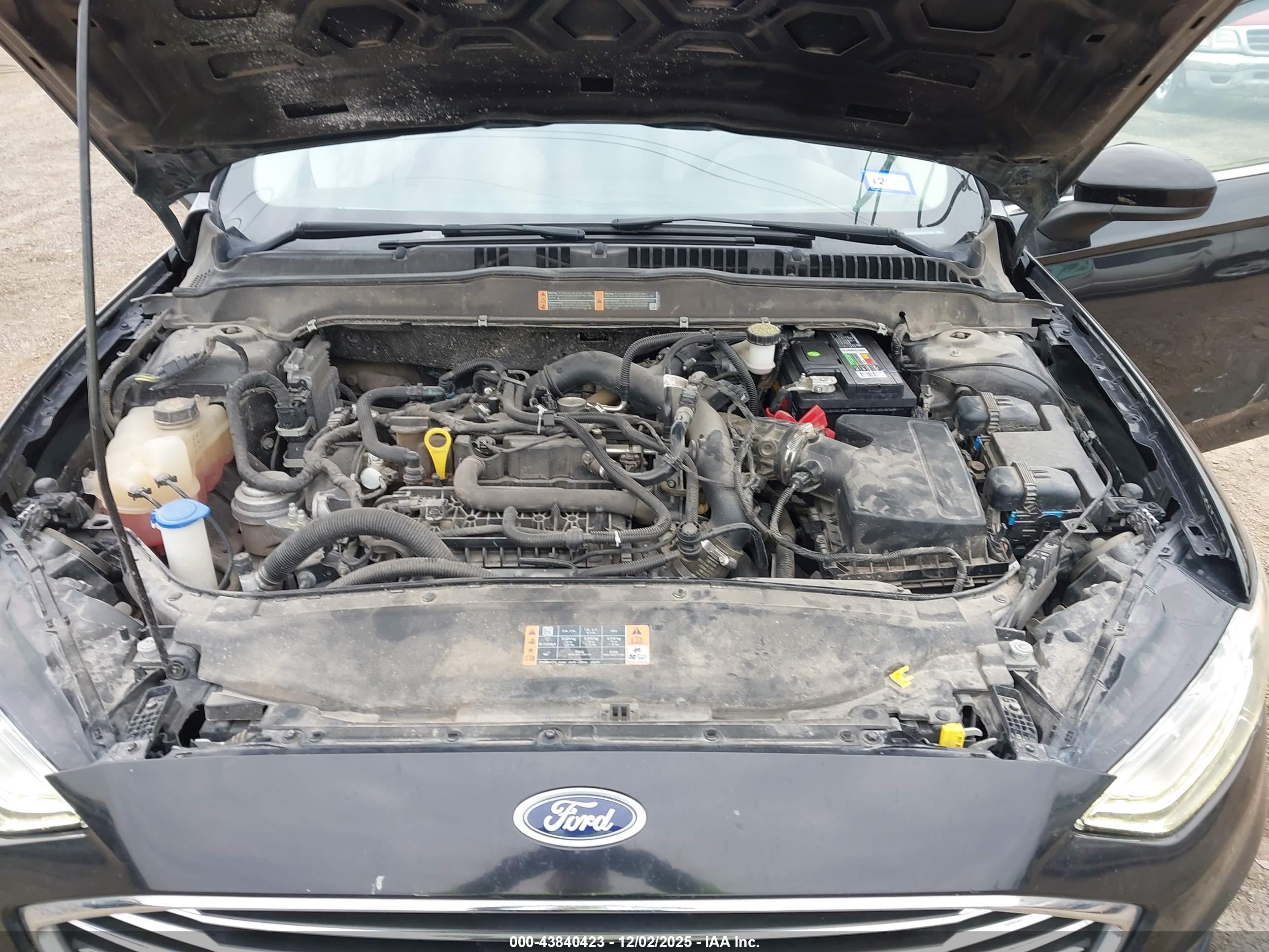 FORD FUSION image 10