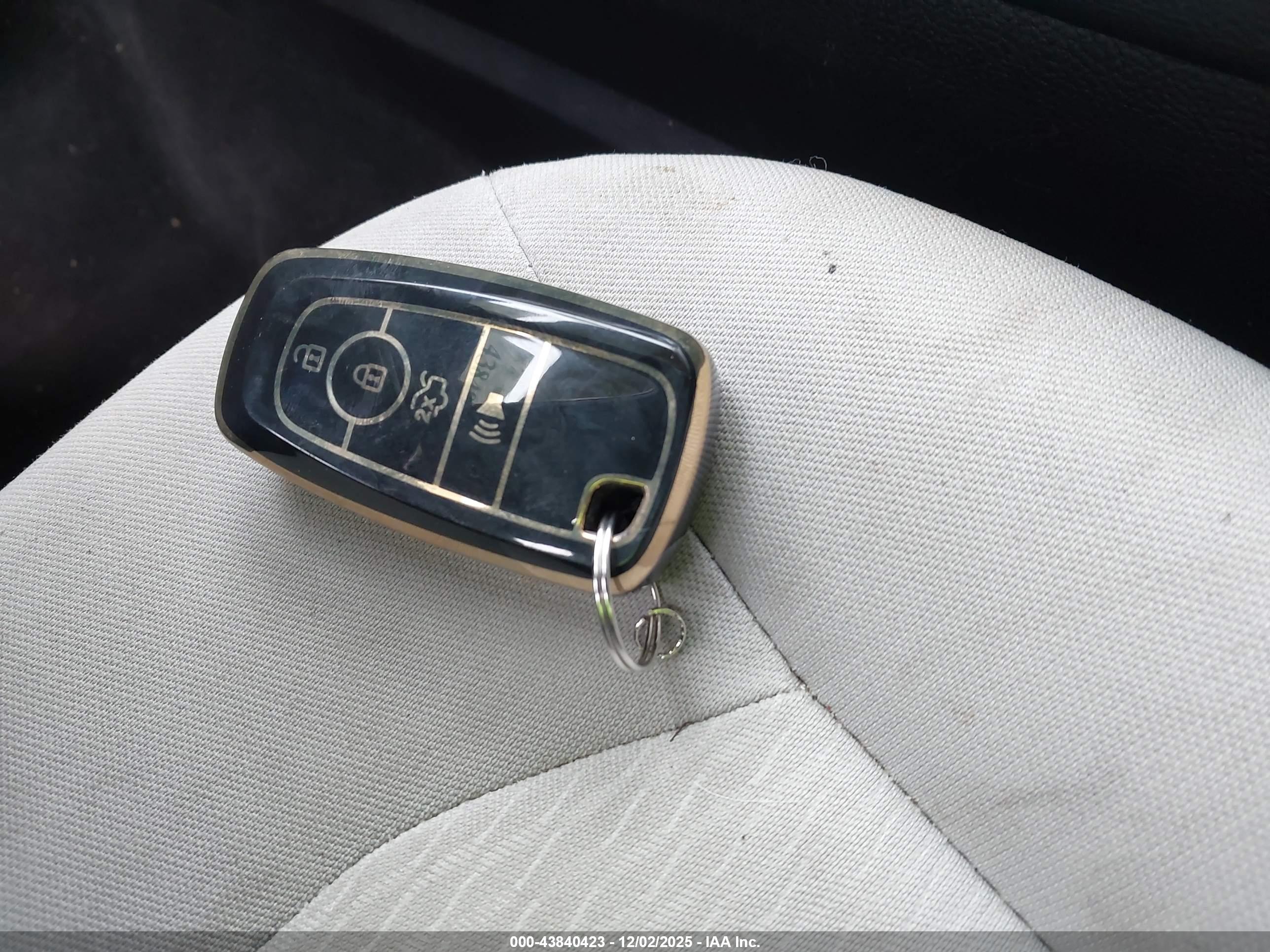 FORD FUSION image 11