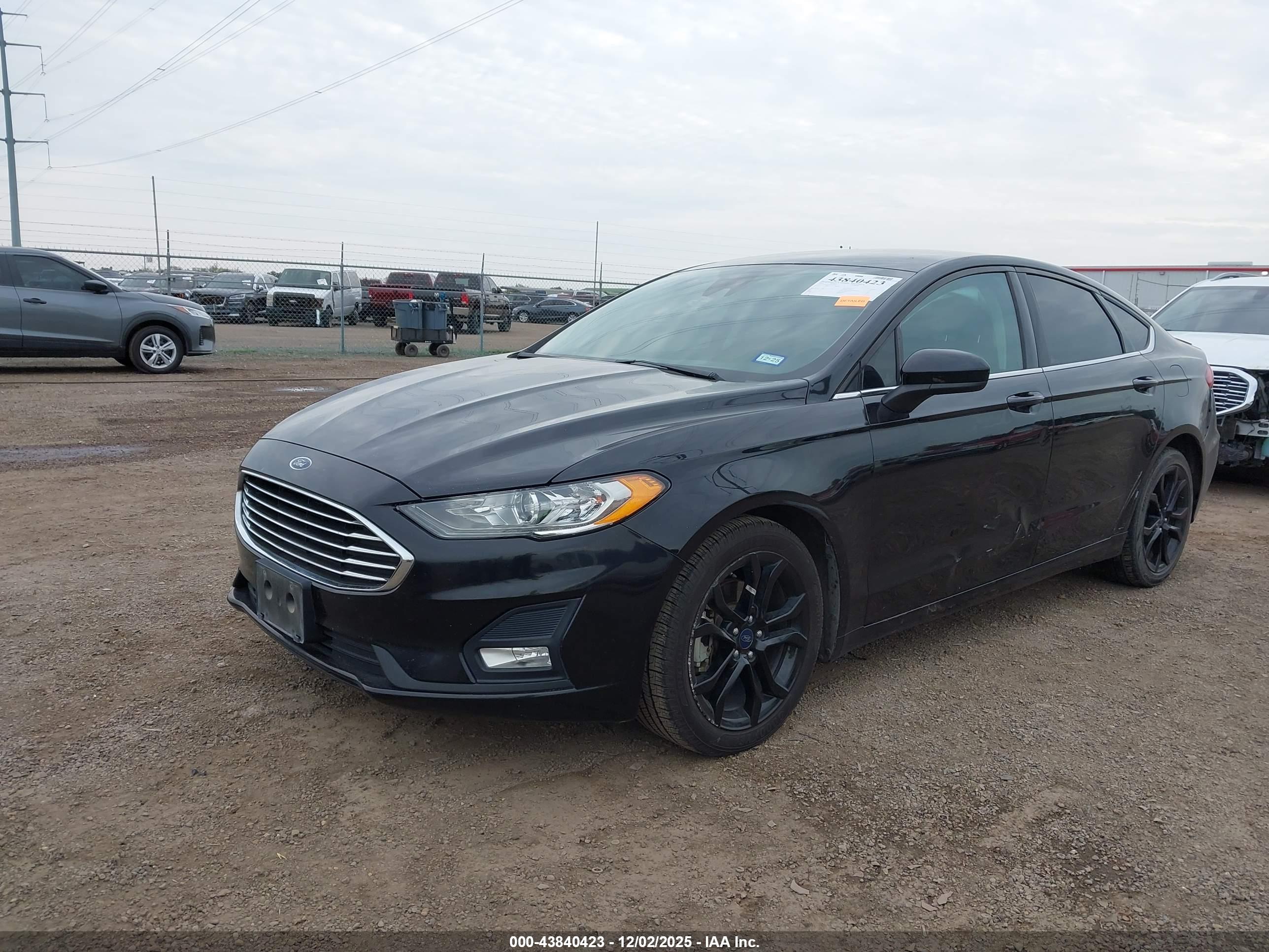 FORD FUSION image 2