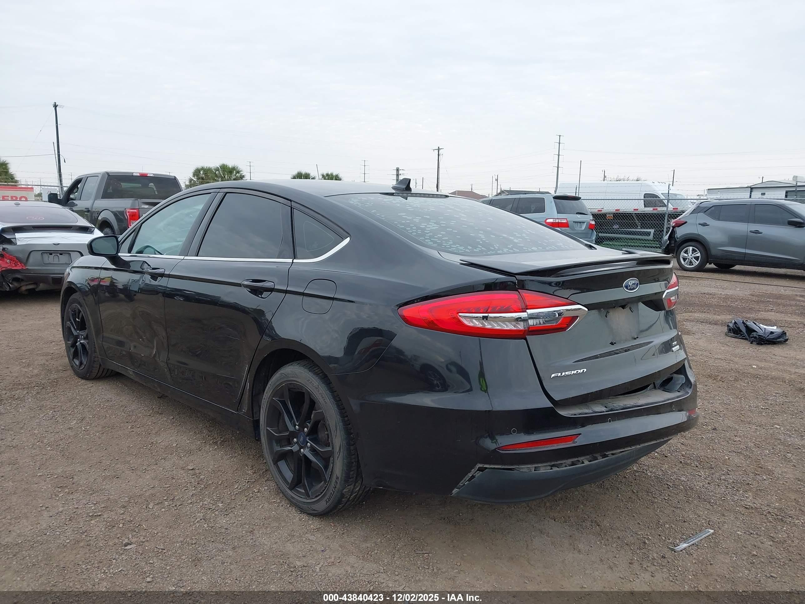 FORD FUSION image 3