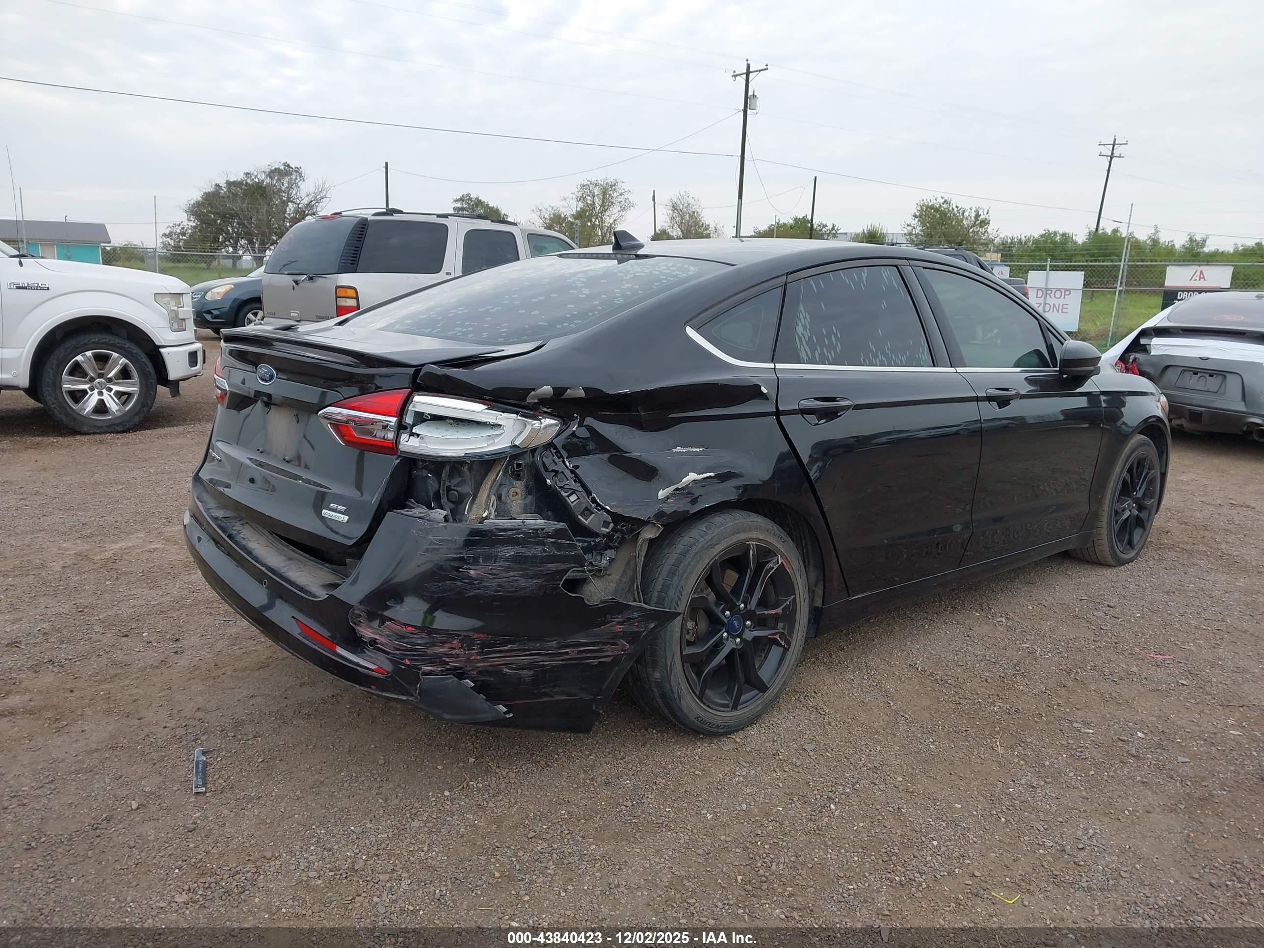 FORD FUSION image 4
