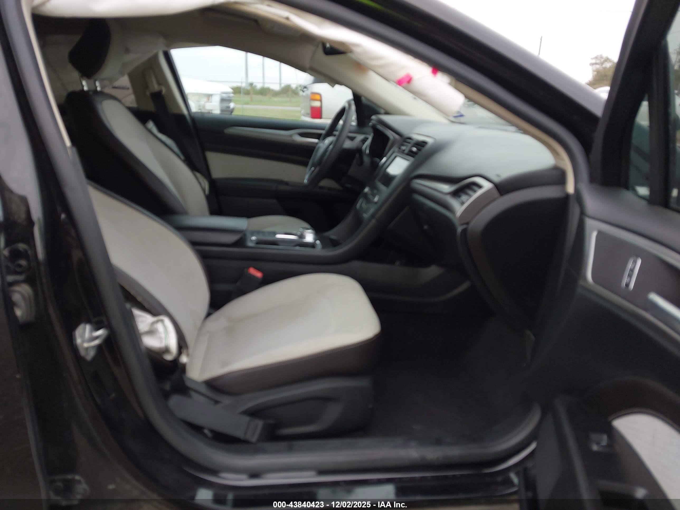 FORD FUSION image 5