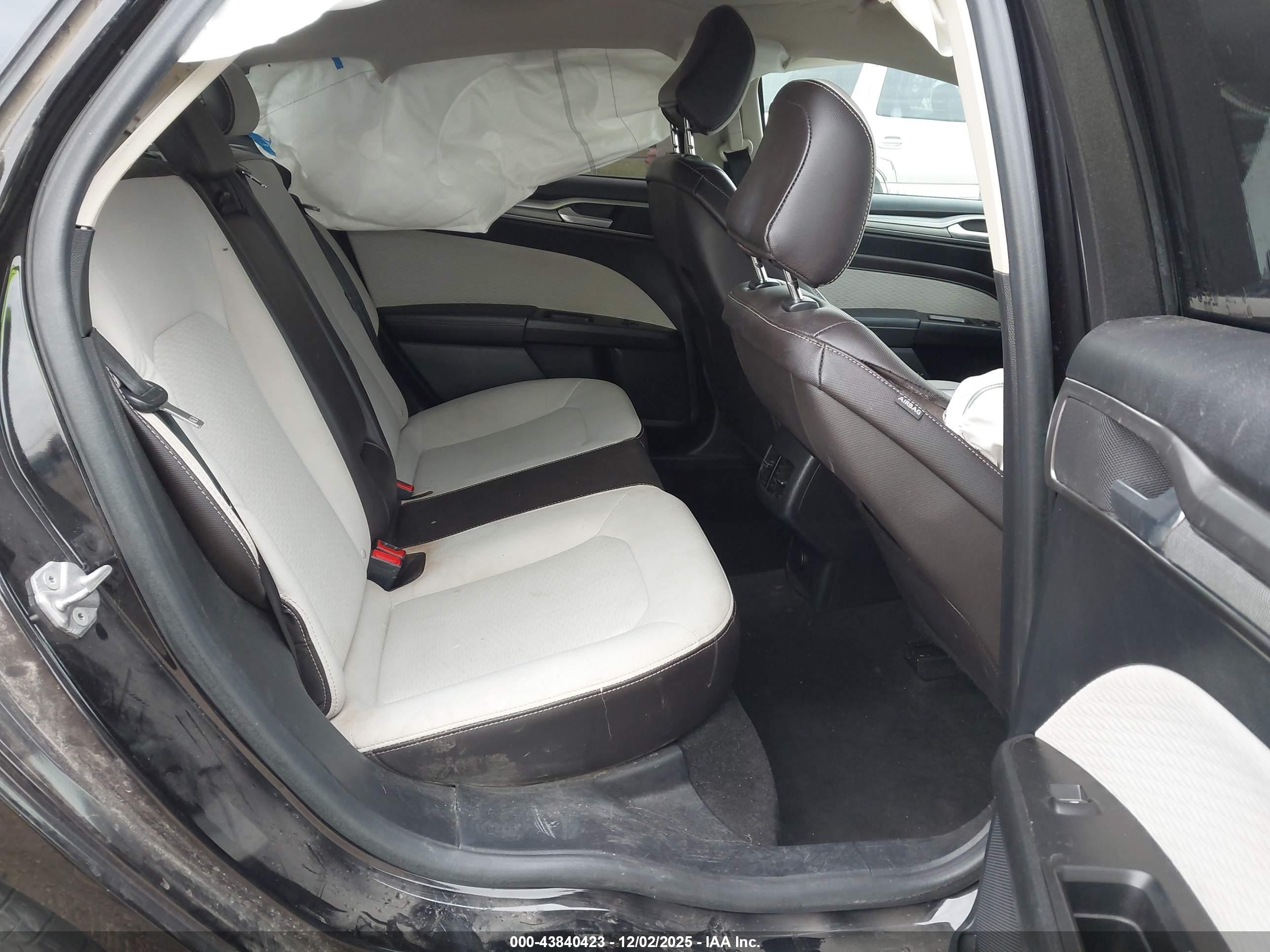 FORD FUSION image 8
