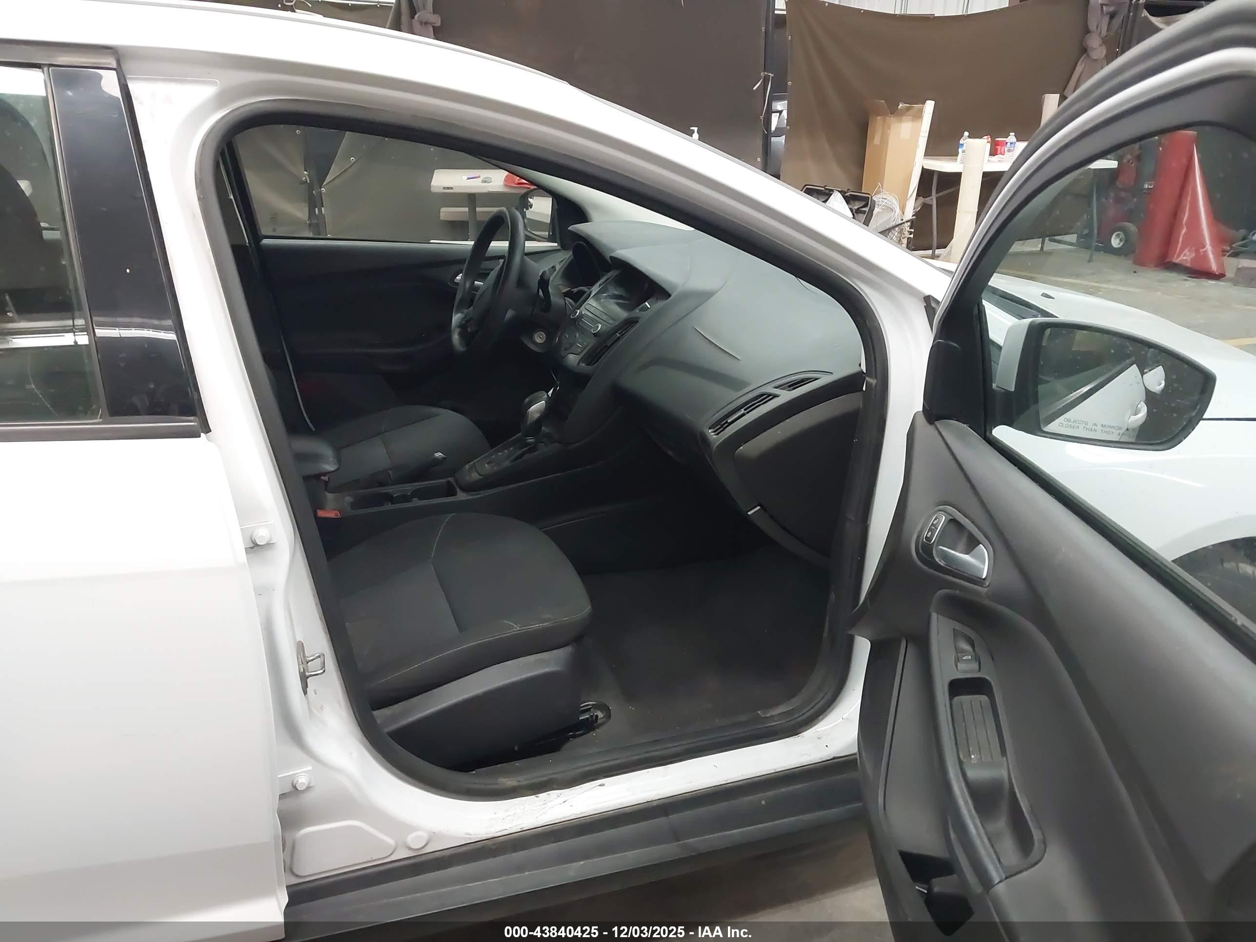 FORD FOCUS image 5