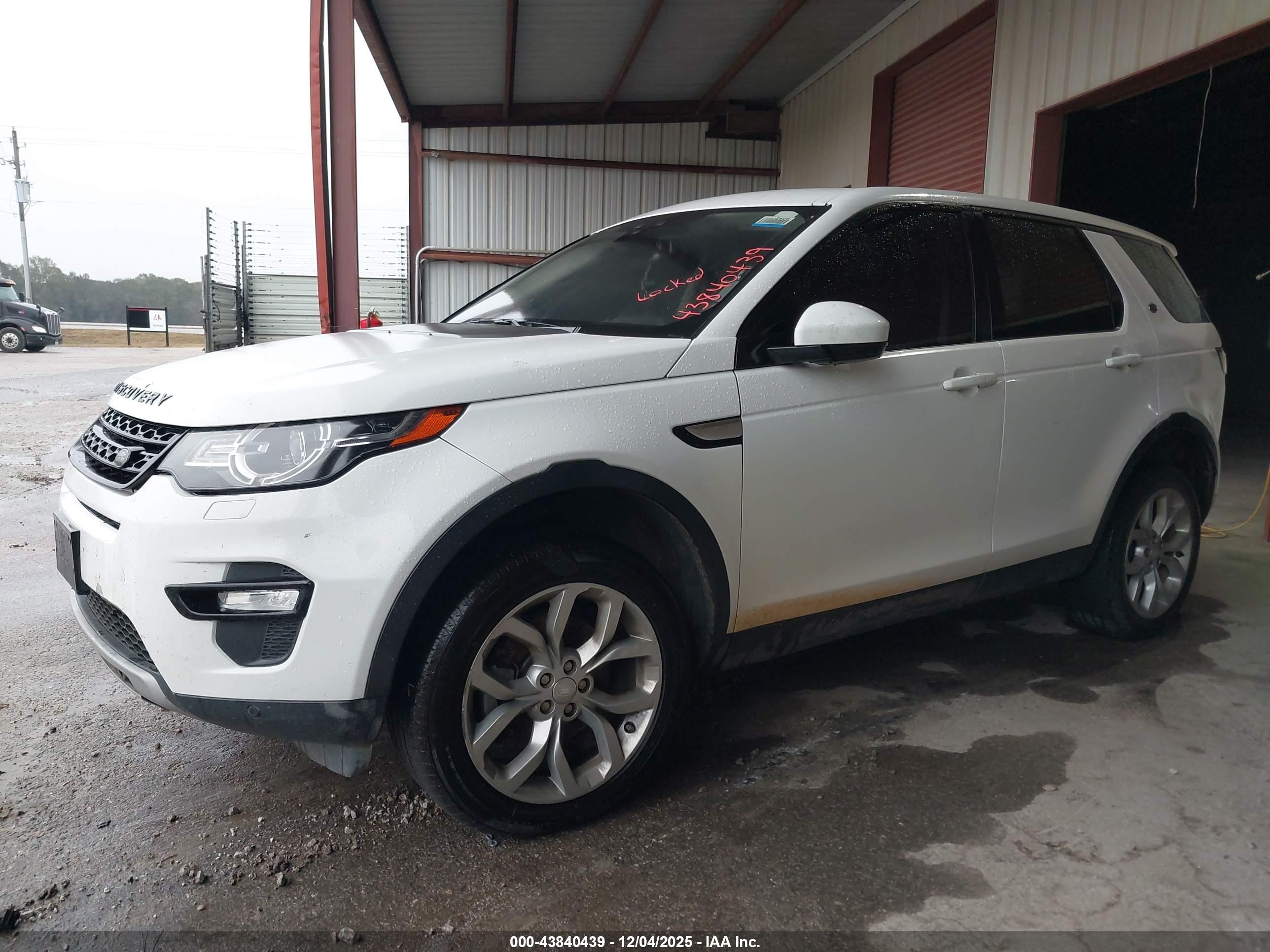 LAND ROVER image 2