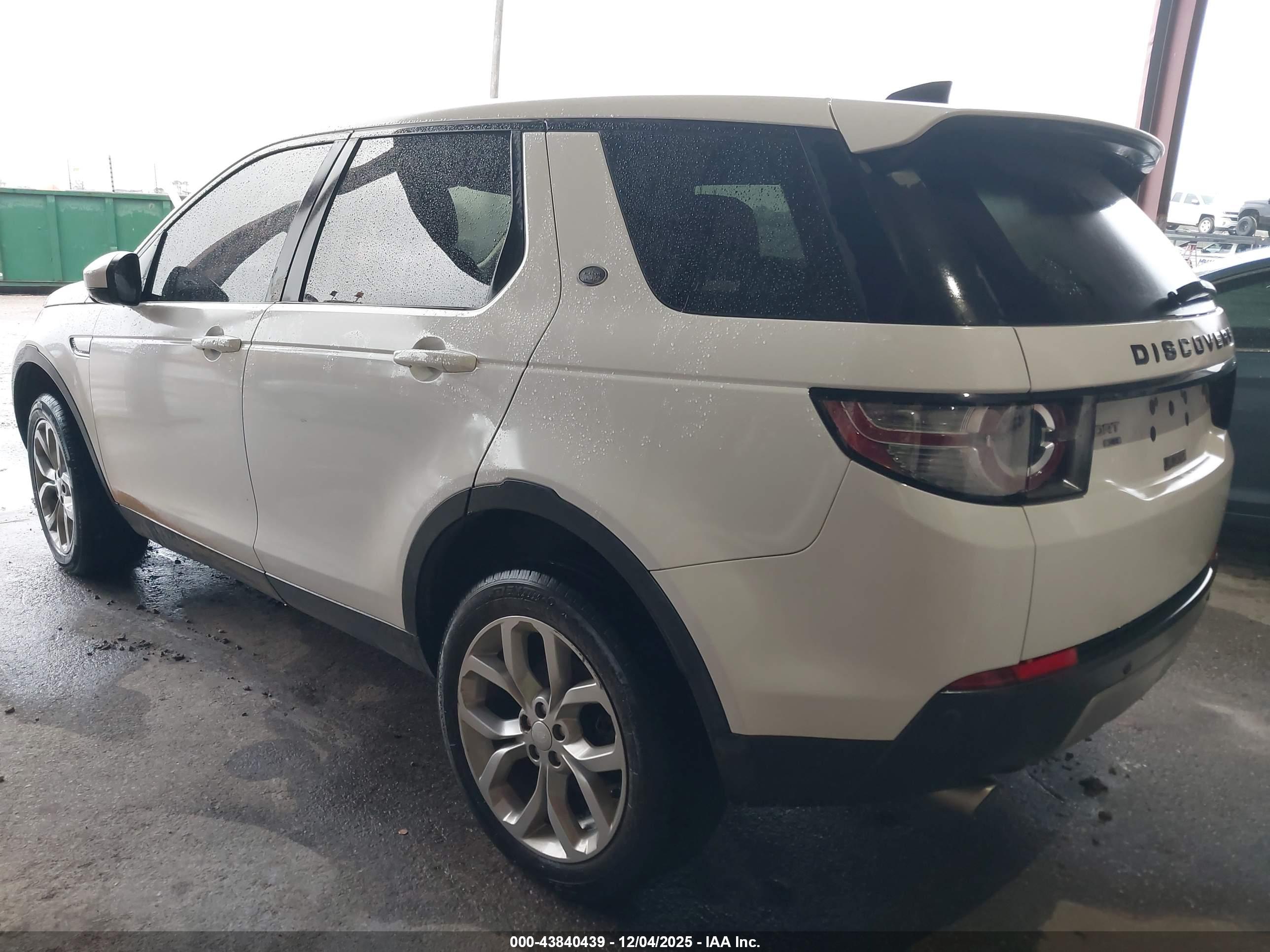 LAND ROVER image 3