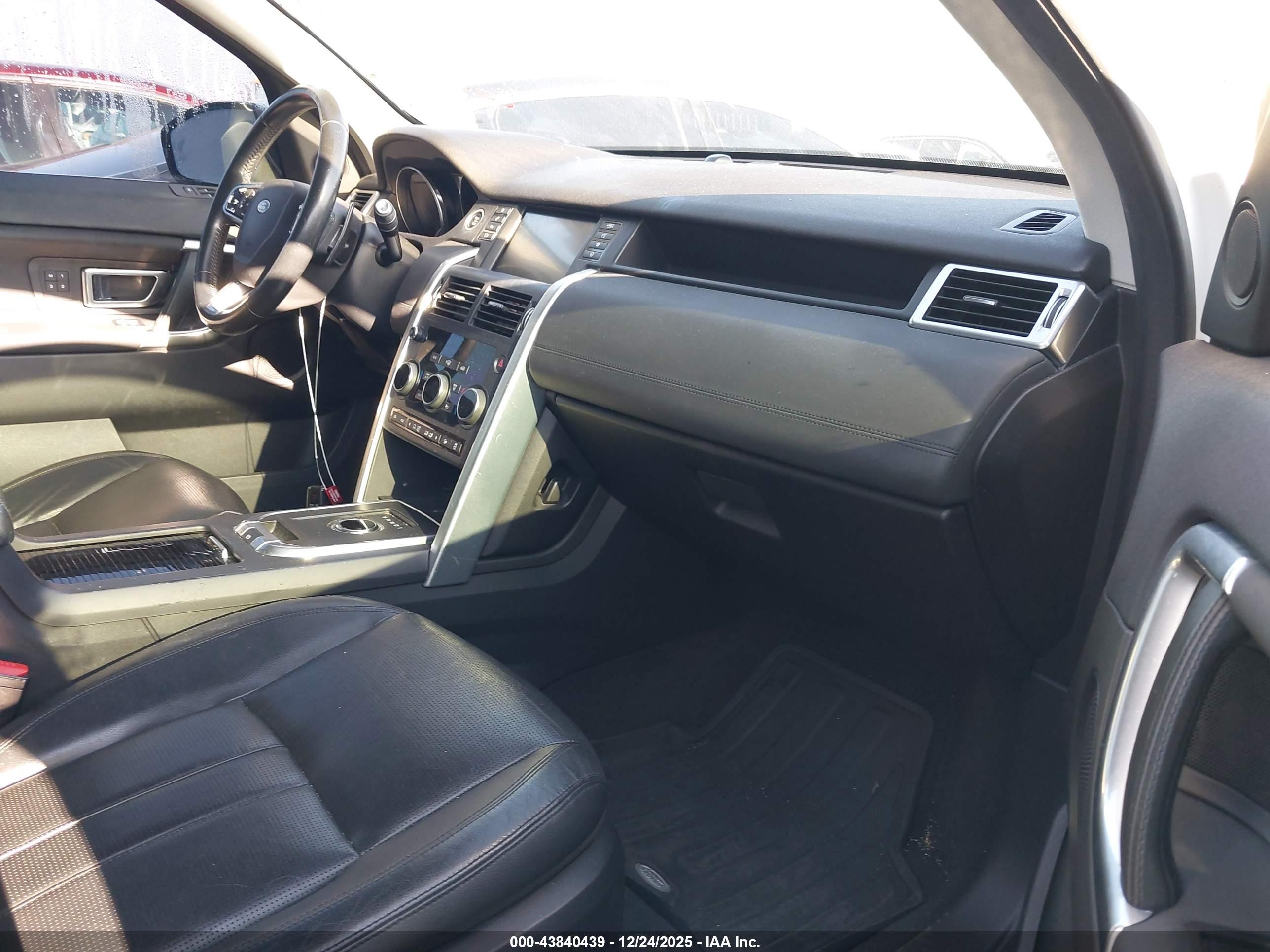 LAND ROVER image 5