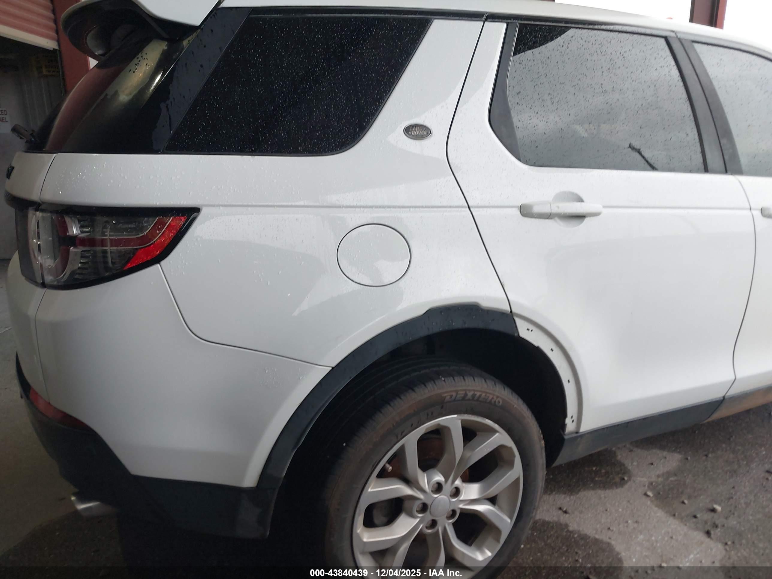 LAND ROVER image 6